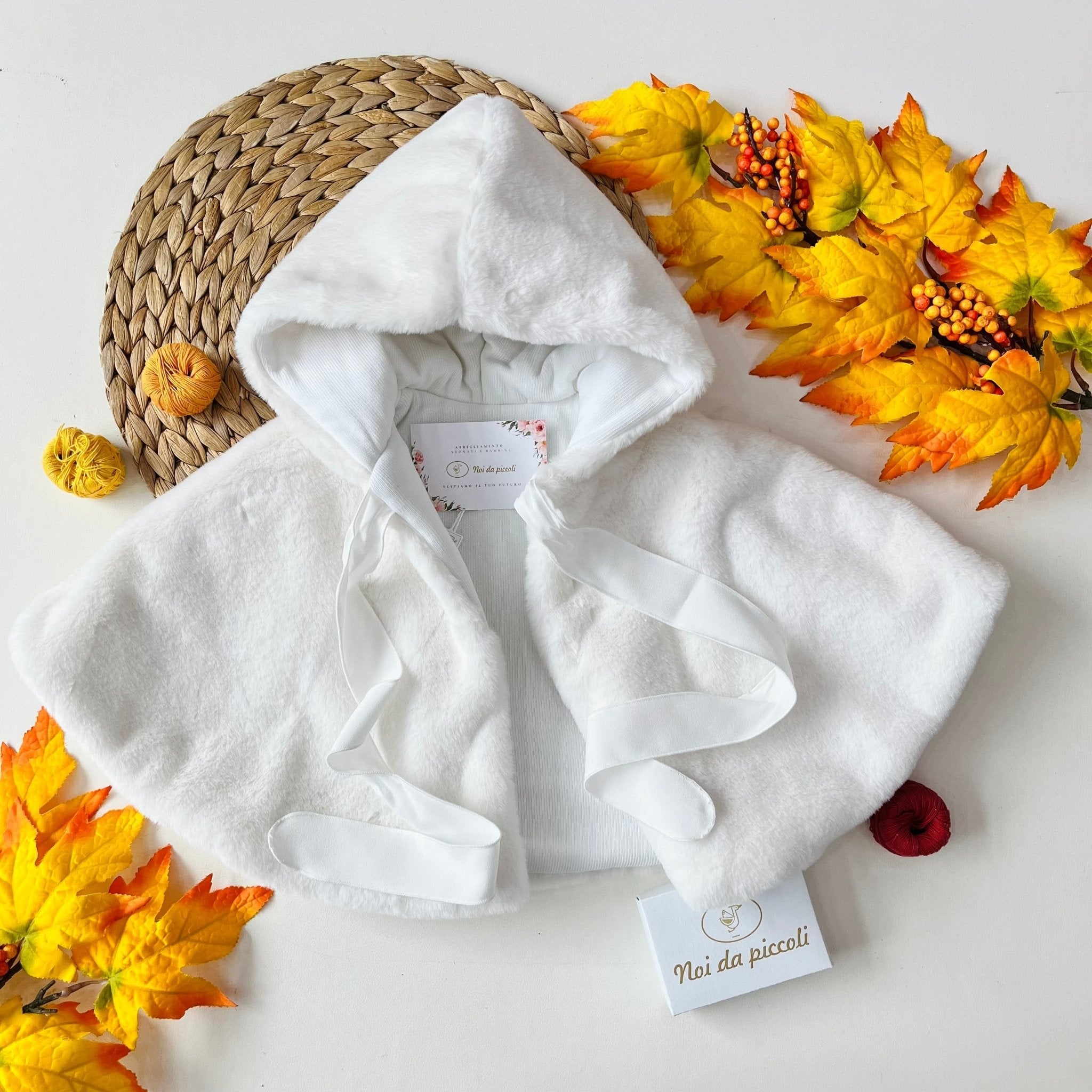 MANTELLINA BIANCA IN PELLICCIA ECOLOGICA FIOCCO BIANCO - Noi da piccoli