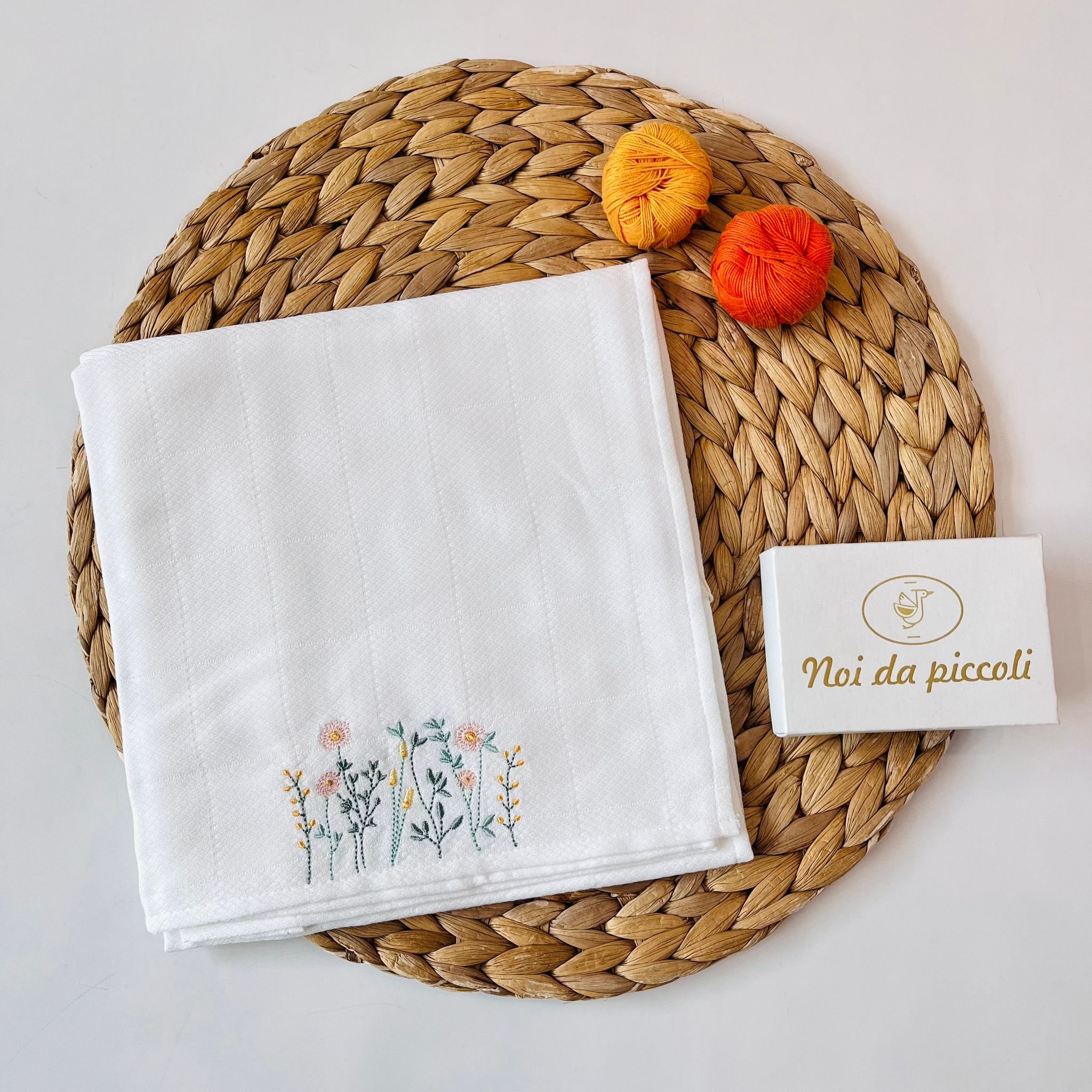 MUSSOLA 100 % COTONE BIANCO MAZZETTINO DI FIORI - Noi da piccoli