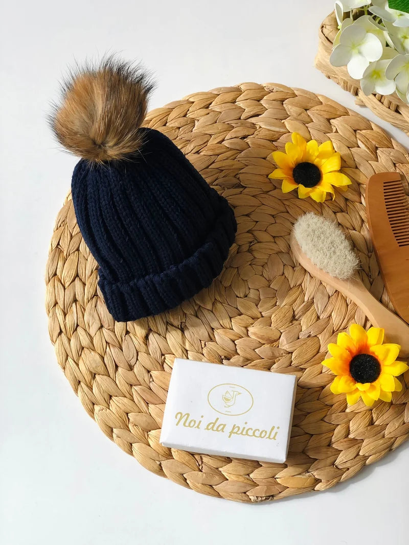 CAPPELLO in Maglia con Ponpon Ecologico BLU