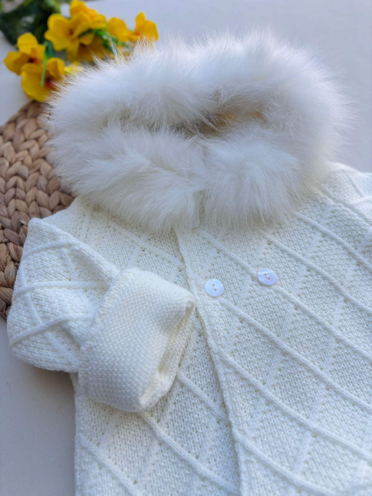 CAPPOTTINO IN MAGLIA FILATO CALDO PANNA
