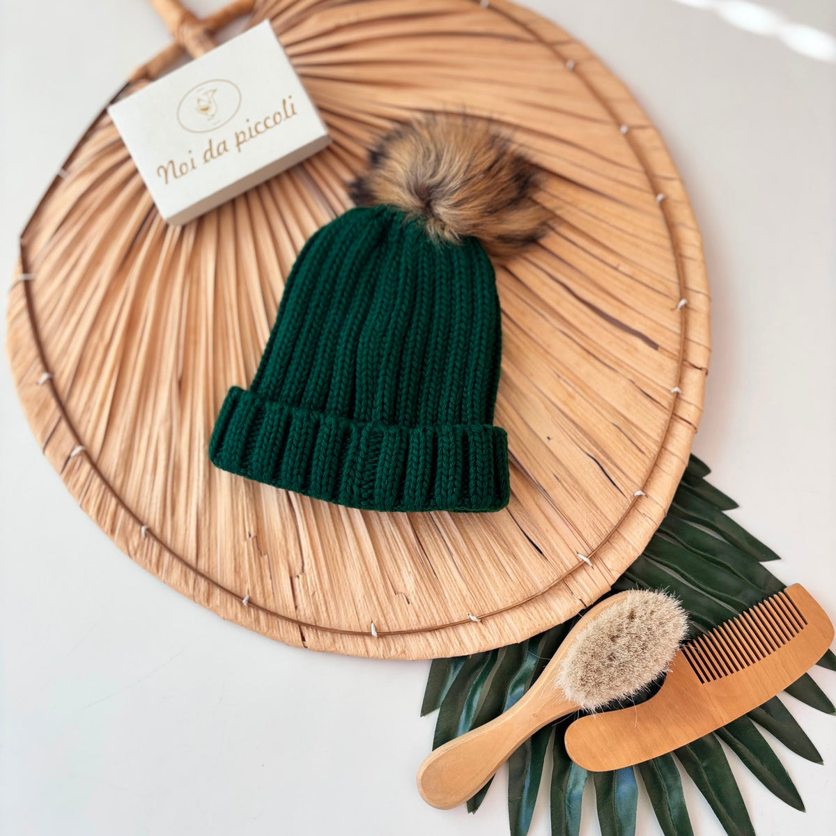 CAPPELLO in Maglia con Ponpon Ecologico VERDE