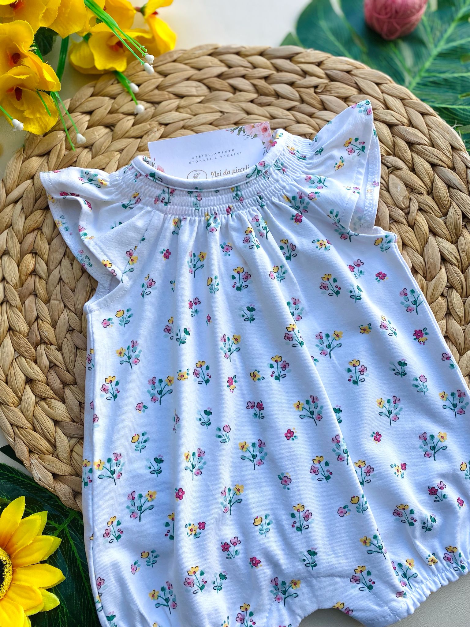 PAGLIACCETTO BIANCO A FANTASIA FLOREALE SUI TONI DEL VERDE - Noi da piccoli