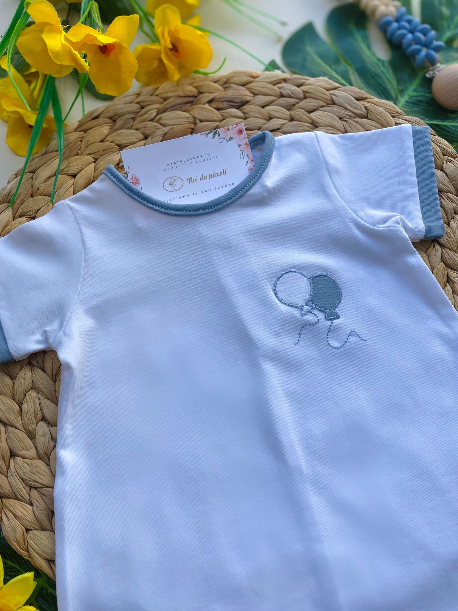 PAGLIACCETTO BIANCO CON COLLETTO E PALLONCINI CIELO - Noi da piccoli