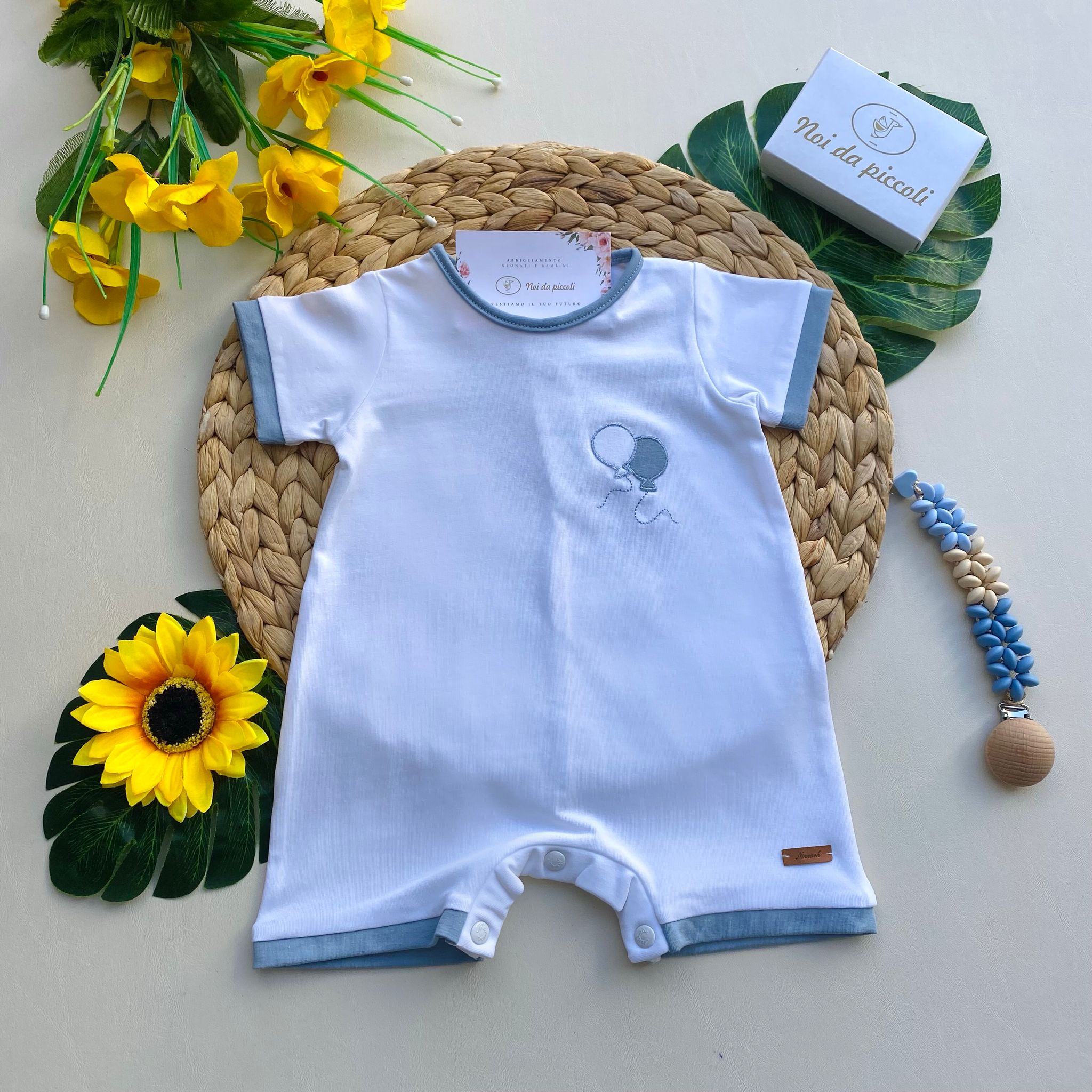 PAGLIACCETTO BIANCO CON COLLETTO E PALLONCINI CIELO - Noi da piccoli