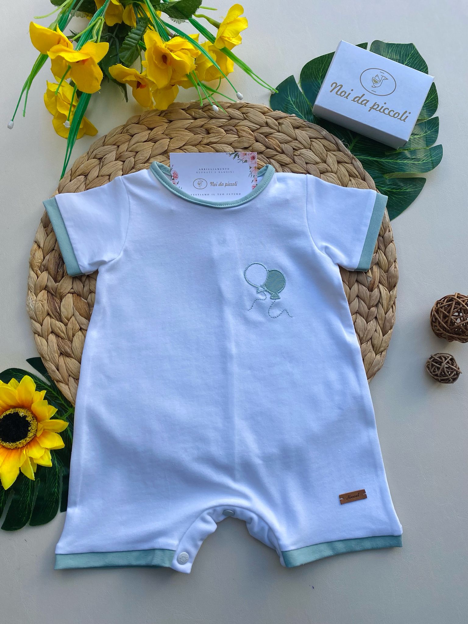 PAGLIACCETTO BIANCO CON COLLETTO E PALLONCINI VERDI - Noi da piccoli