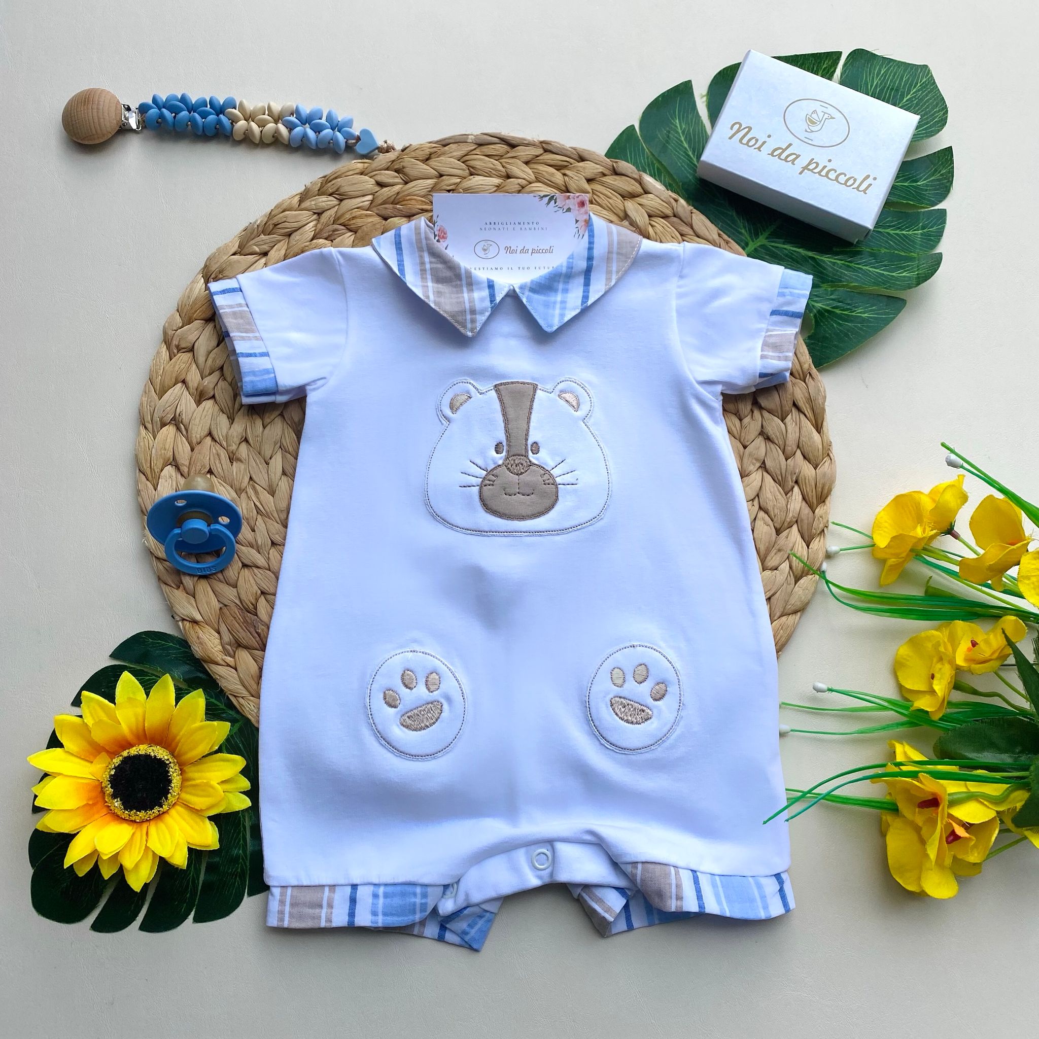 PAGLIACCETTO BIANCO CON DISEGNINI E RIGHE CIELO E BEIGE - Noi da piccoli