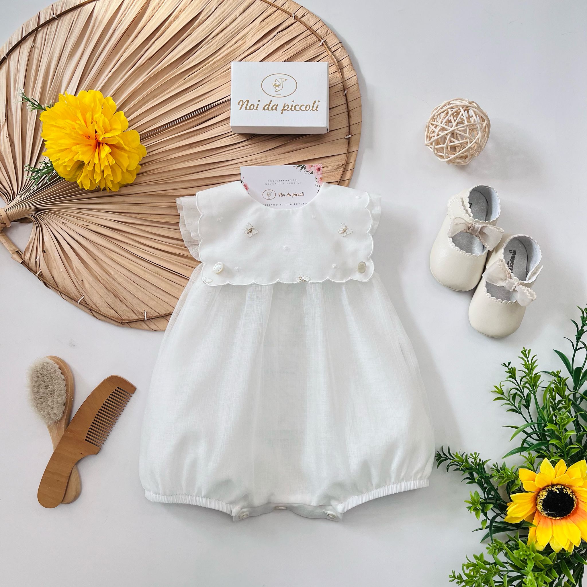 PAGLIACCETTO BIANCO CON FARFALLINE DELICATE - Noi da piccoli