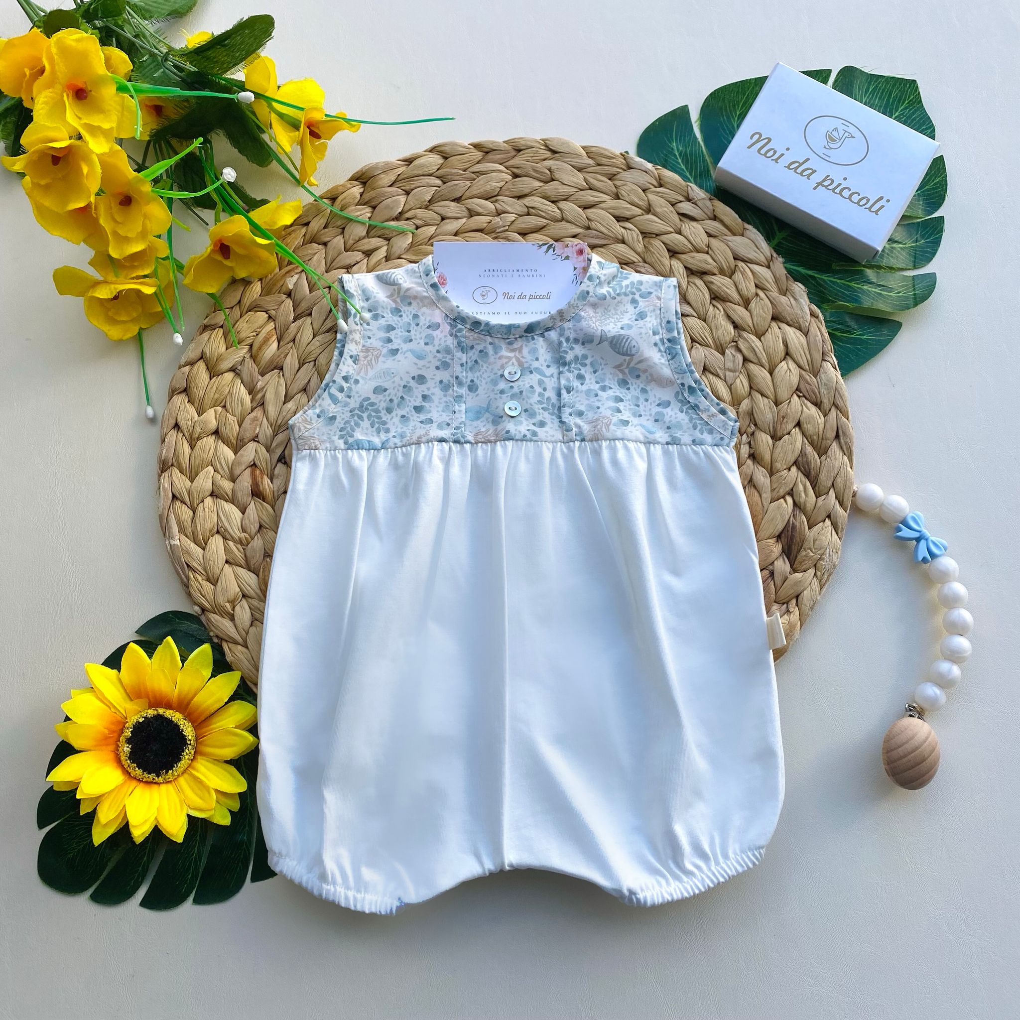 PAGLIACCETTO BIANCO CON FIORELLINI CIELO - Noi da piccoli