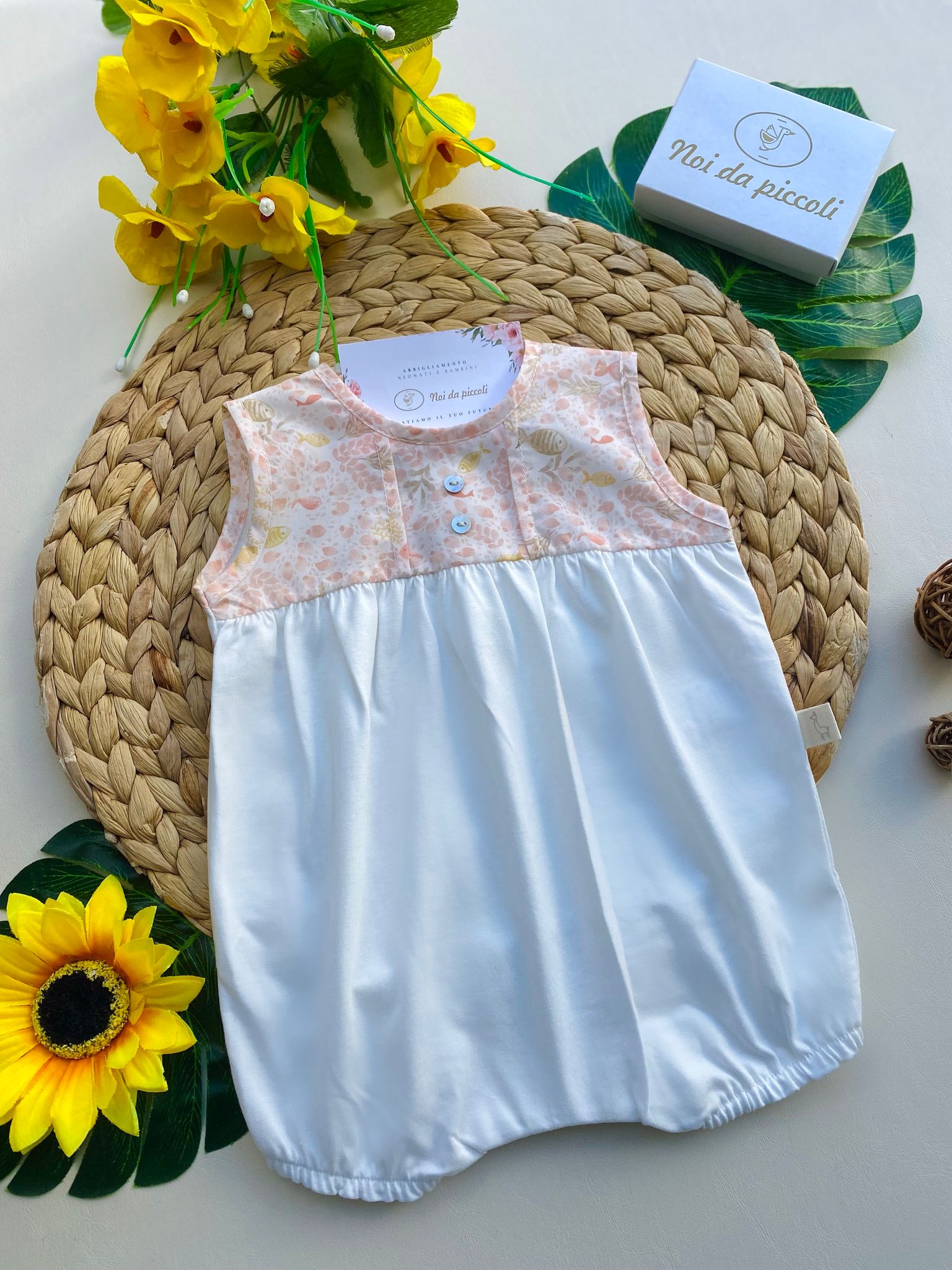 PAGLIACCETTO BIANCO CON FIORELLINI ROSA - Noi da piccoli