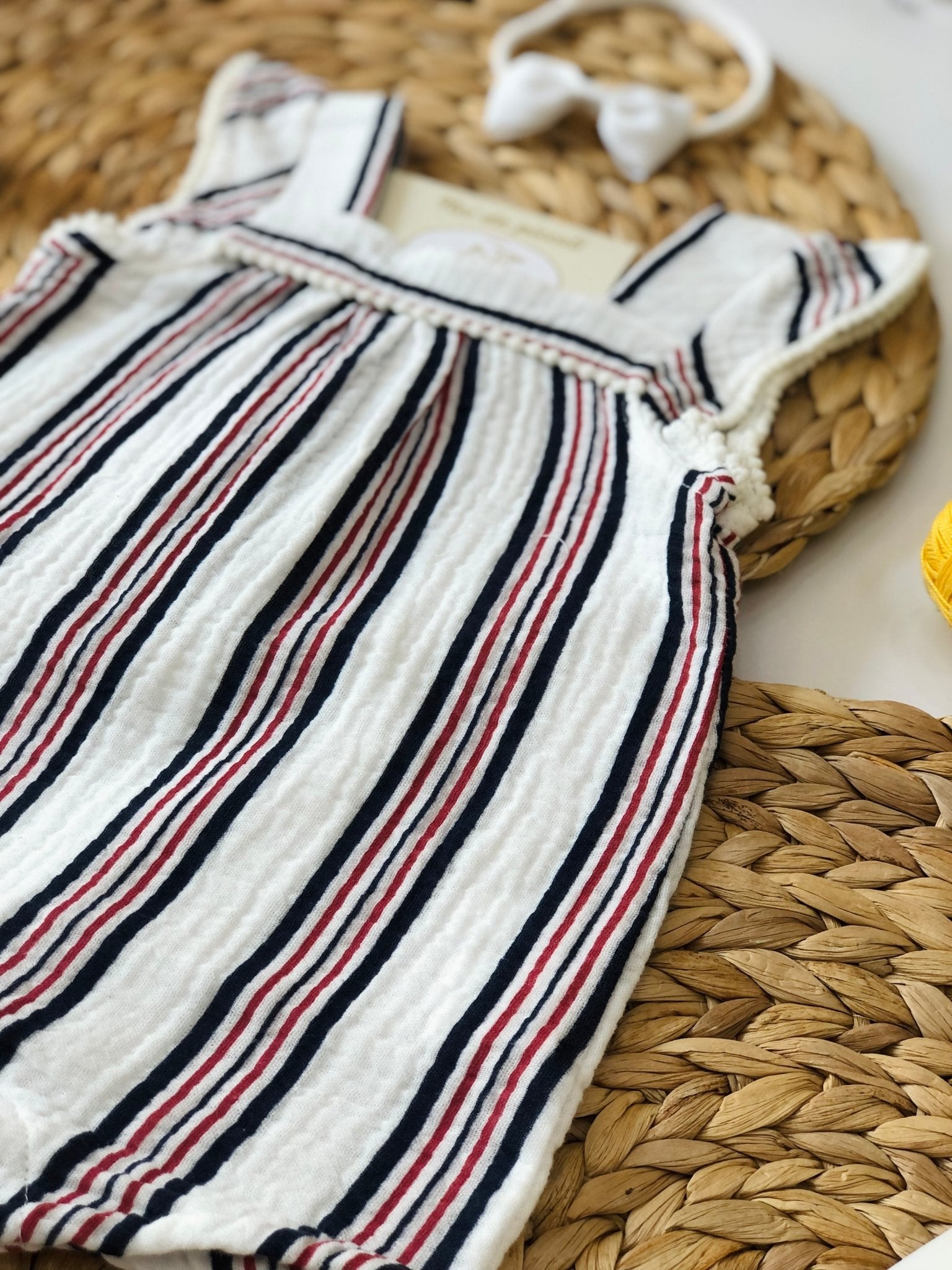 PAGLIACCETTO BIANCO CON RIGHE ROSSE E BLU COTONE - Noi da piccoli