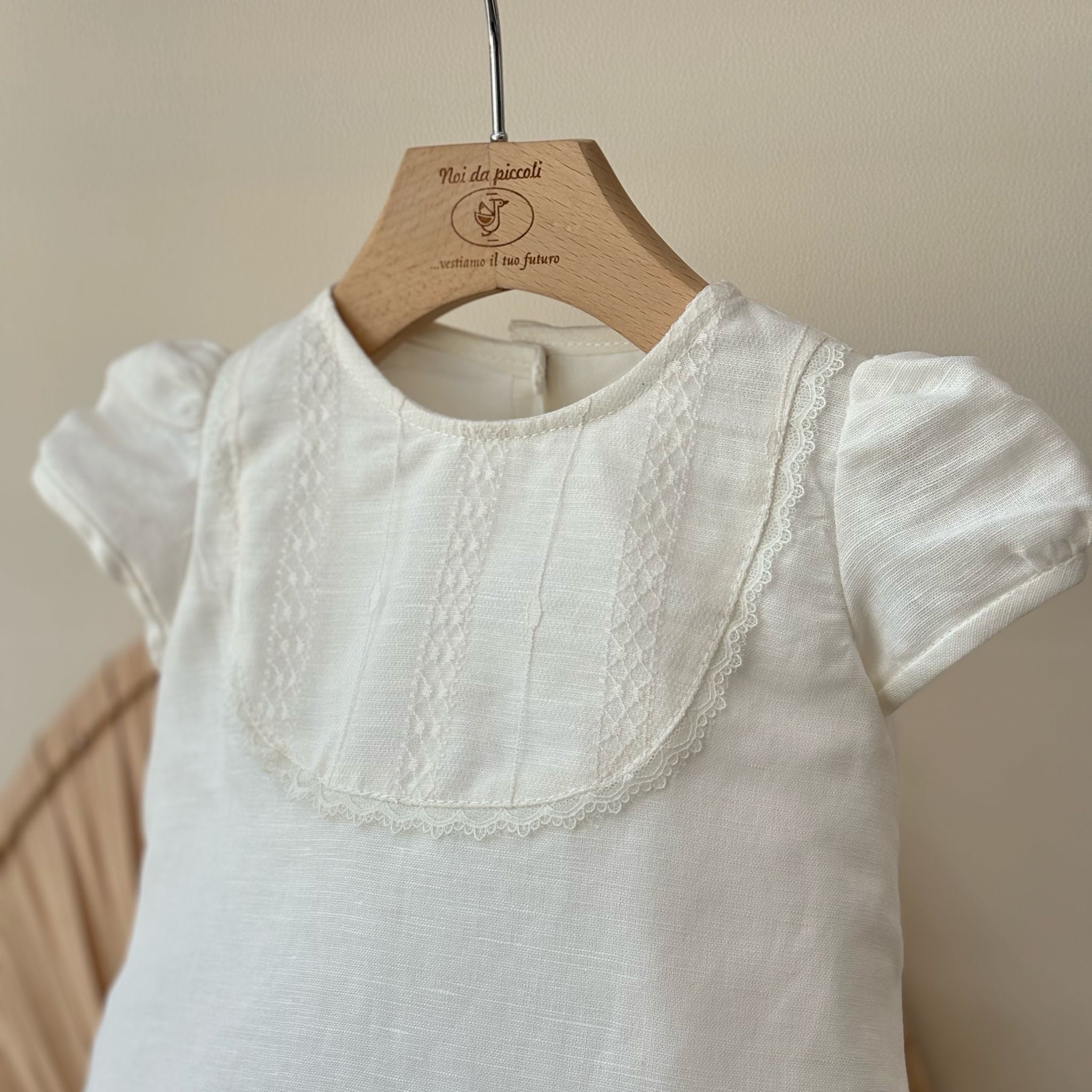 PAGLIACCETTO bianco con taglio cerimoniale centrale - Noi da piccoli