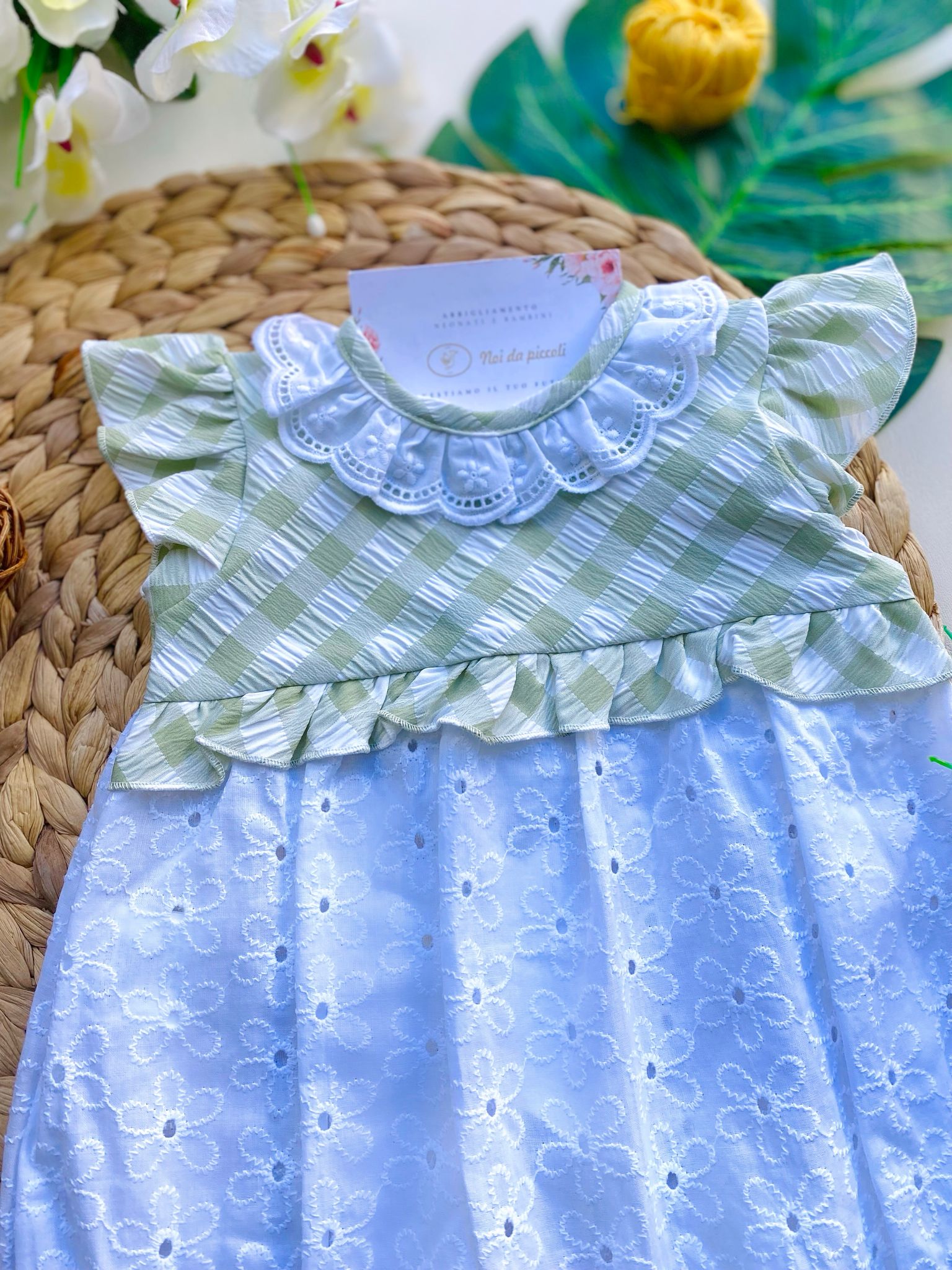 PAGLIACCETTO BIANCO E VERDE A QUADRONI E FIORELLINI - Noi da piccoli