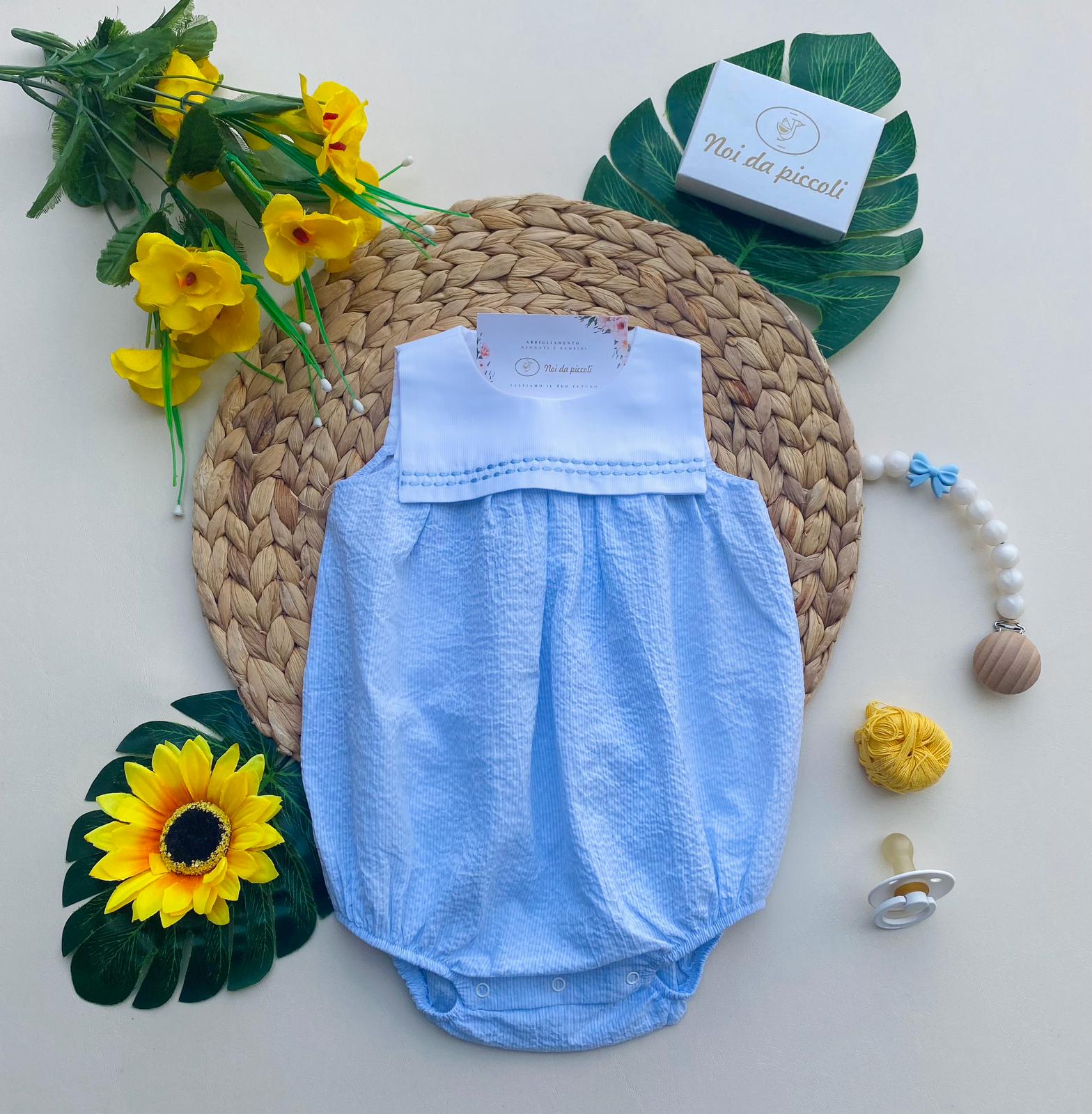 PAGLIACCETTO CIELO E BIANCO CON RICAMI - Noi da piccoli