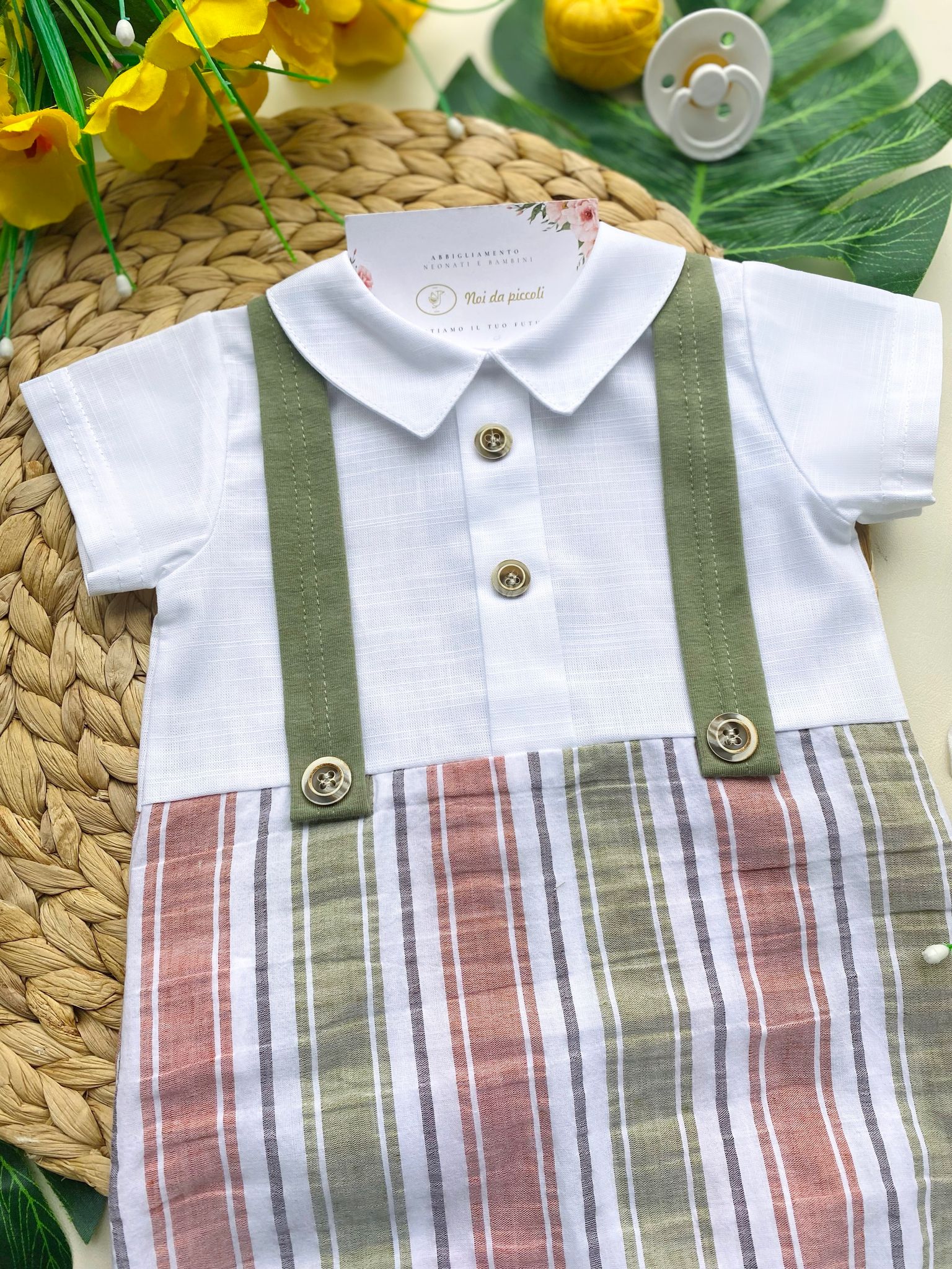 PAGLIACCETTO CON RIGHE VERDE,ROSA E BLU CON FINTE BRETELLE VERDI - Noi da piccoli