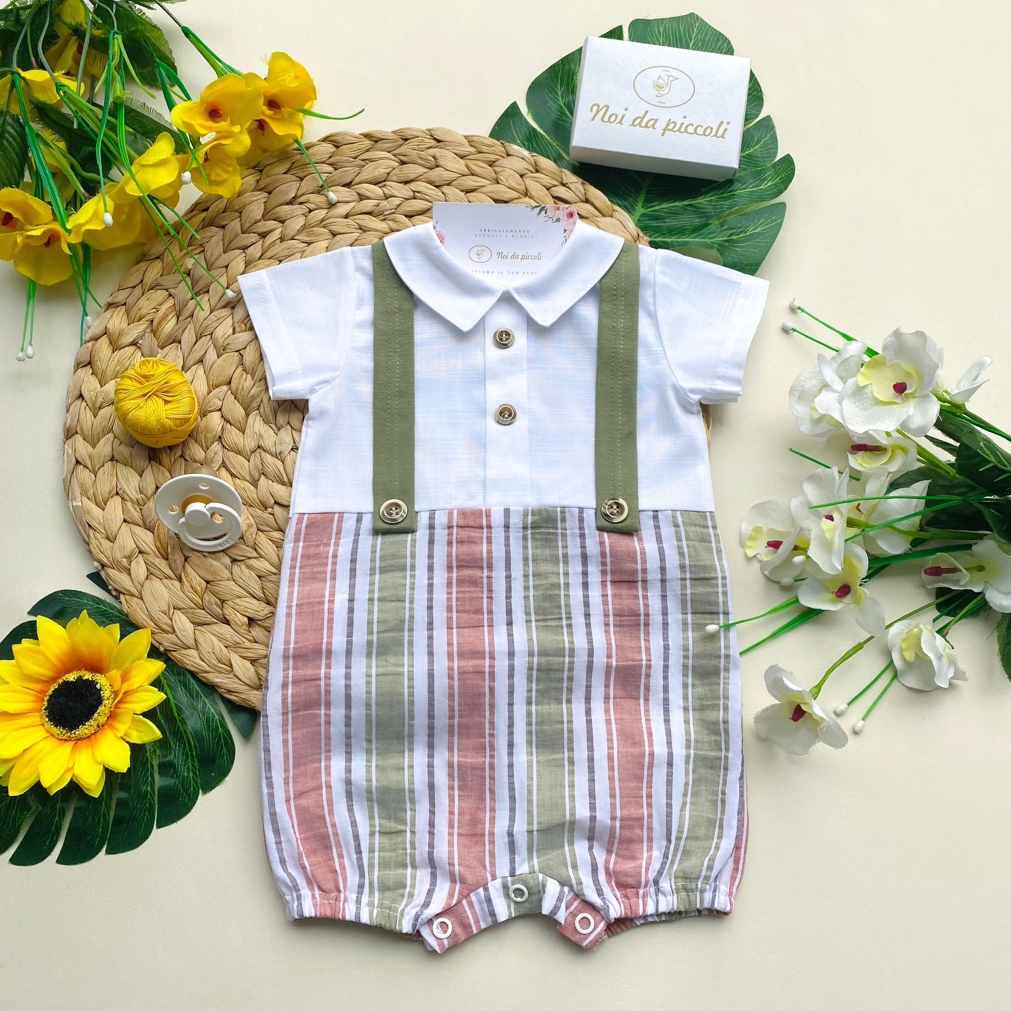 PAGLIACCETTO CON RIGHE VERDE,ROSA E BLU CON FINTE BRETELLE VERDI - Noi da piccoli