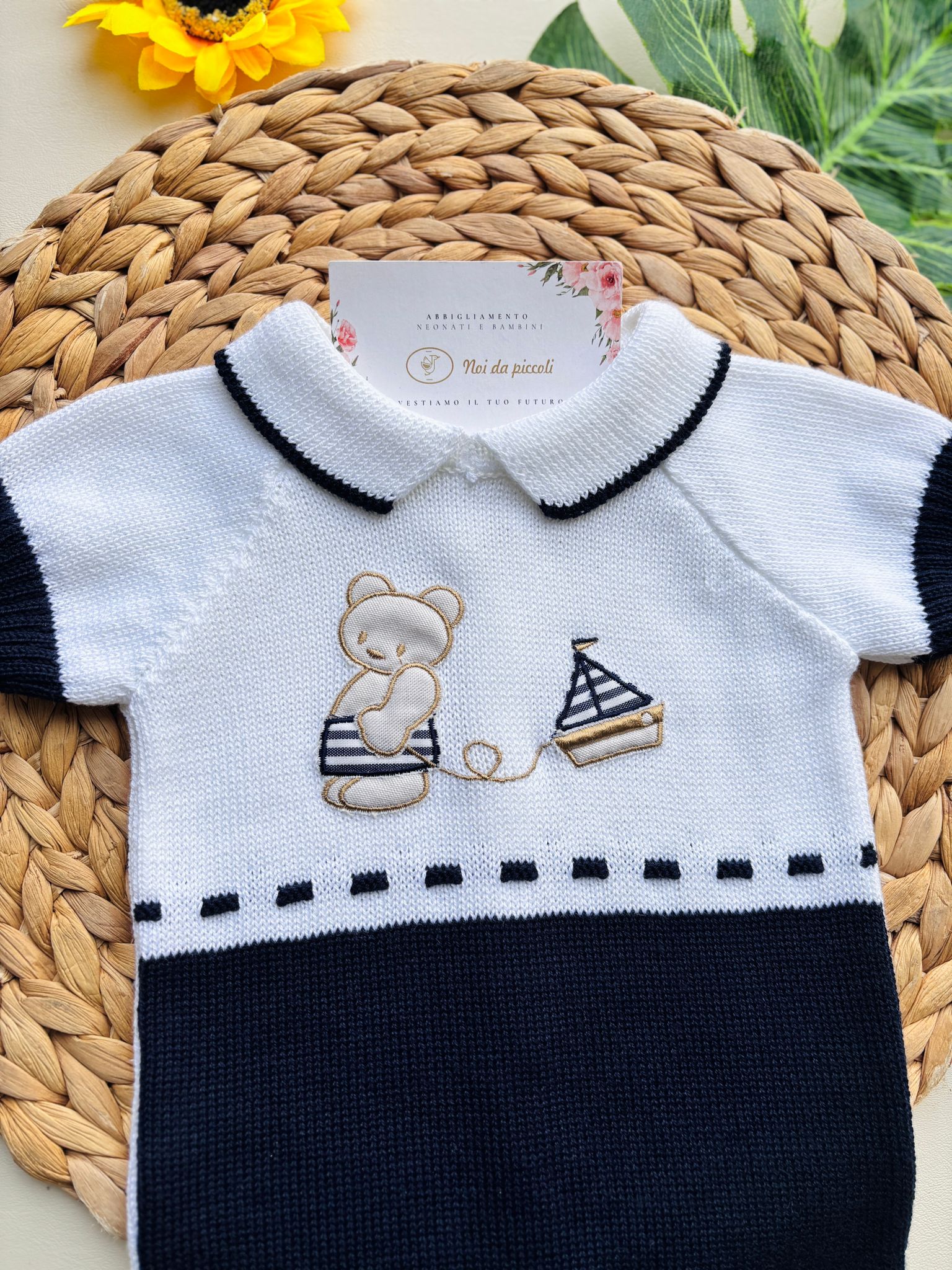 PAGLIACCETTO CORTO IN COTONE E ACRILICO CON ORSETTO CENTRALE BIANCO E MARINO - Noi da piccoli