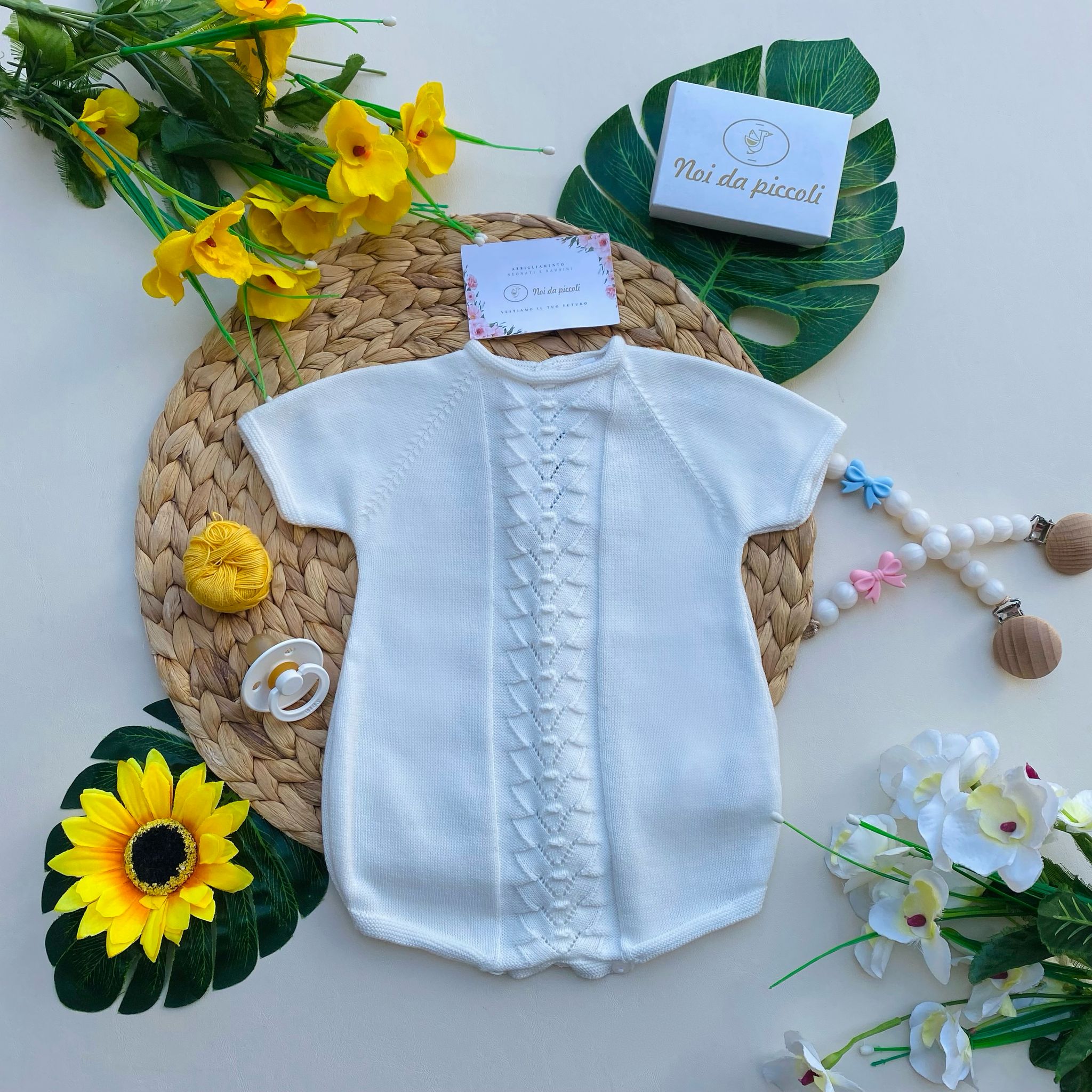 PAGLIACCETTO CRUDO CON RICAMI CENTRALI - Noi da piccoli