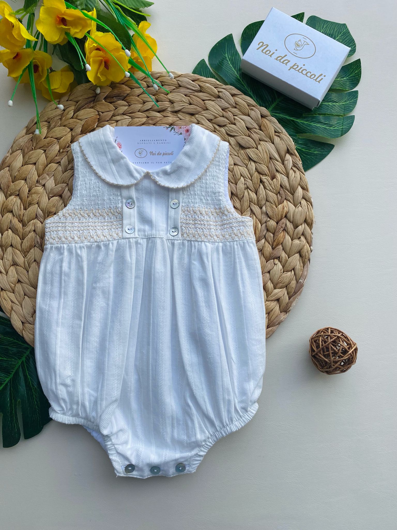 PAGLIACCETTO IN COLORAZIONE BIANCO CON RIFINITURE IN CREMA - Noi da piccoli