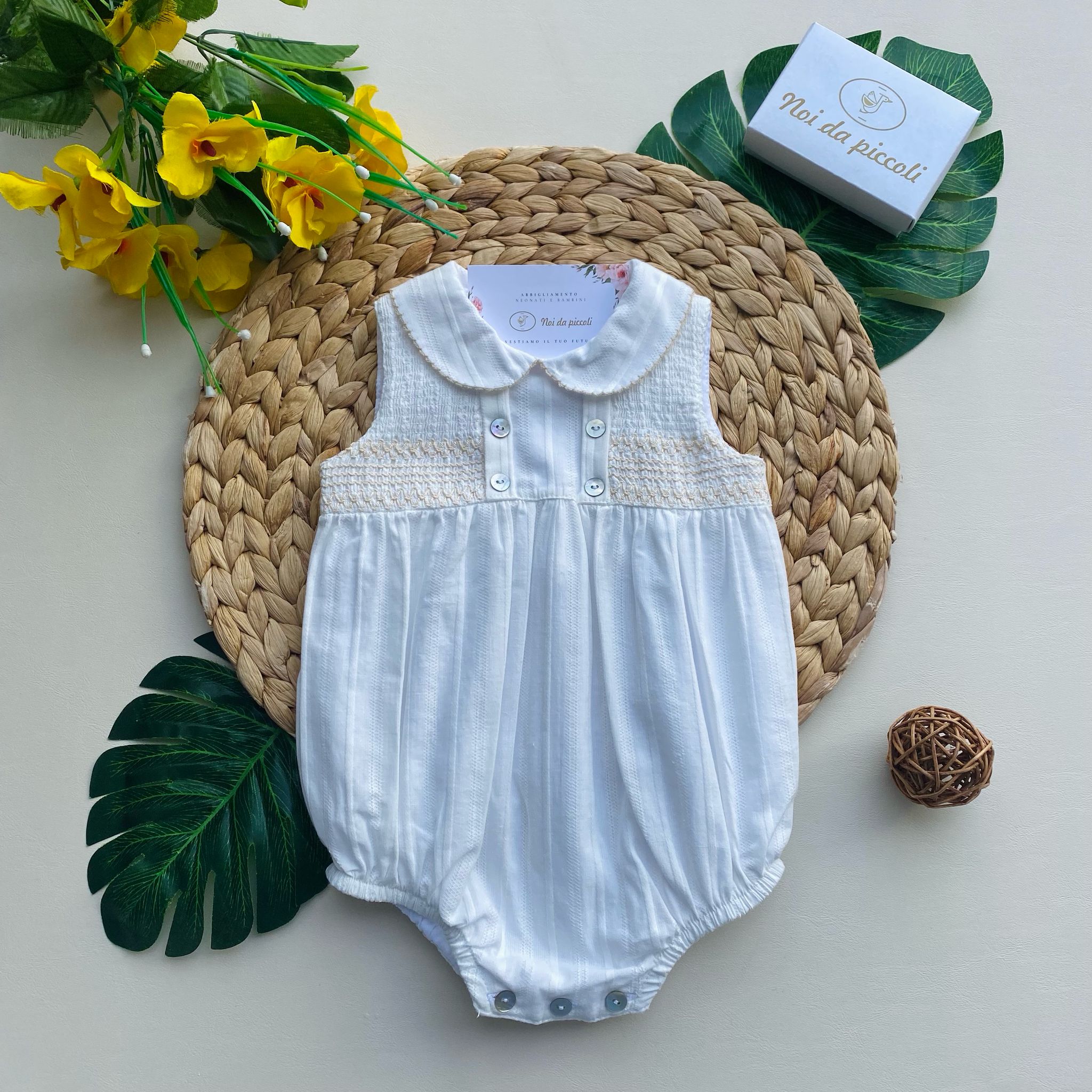 PAGLIACCETTO IN COLORAZIONE BIANCO CON RIFINITURE IN CREMA - Noi da piccoli