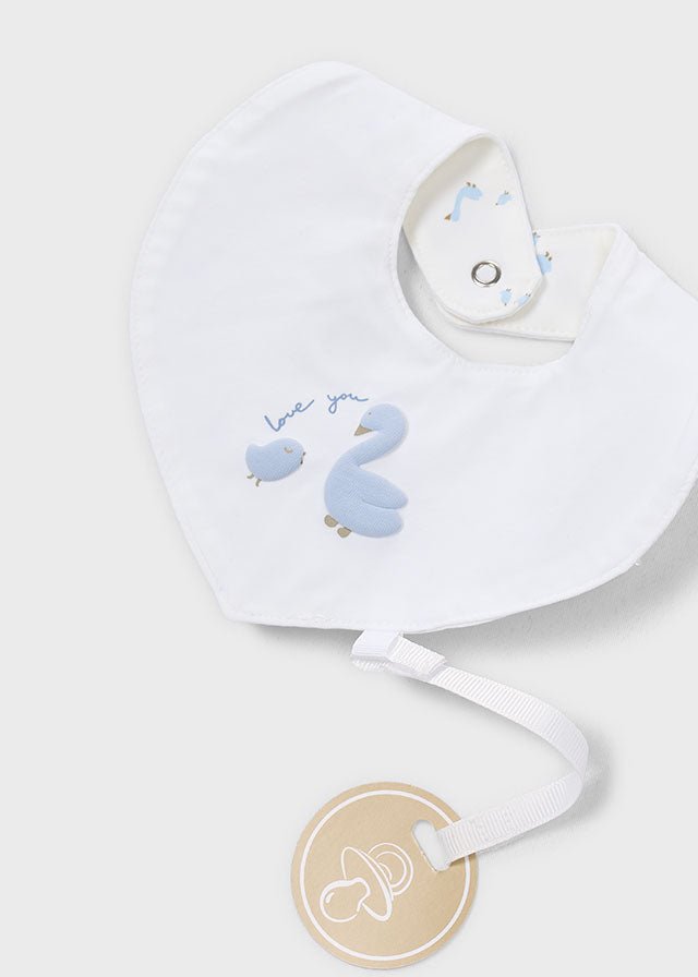 PAGLIACCETTO IN COTONE CON OCHETTA E BAVETTA CON CALZINI CIELO - Noi da piccoli