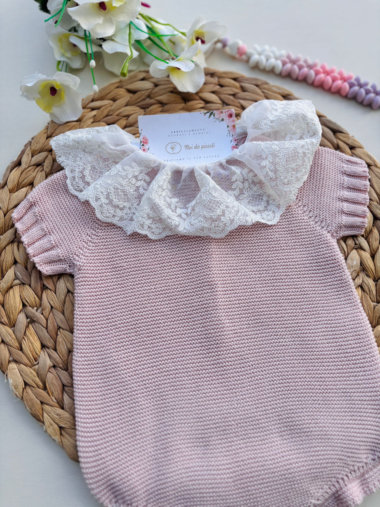 PAGLIACCETTO IN COTONE E ACRILICO CON COLLETTO MERLETTATO ROSA - Noi da piccoli