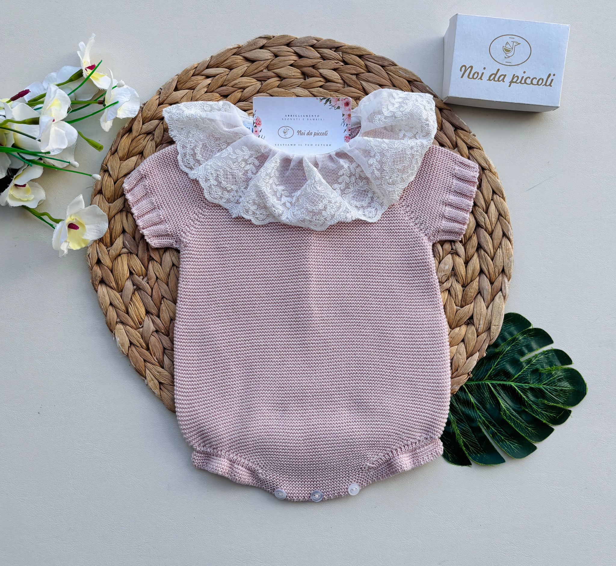 PAGLIACCETTO IN COTONE E ACRILICO CON COLLETTO MERLETTATO ROSA - Noi da piccoli