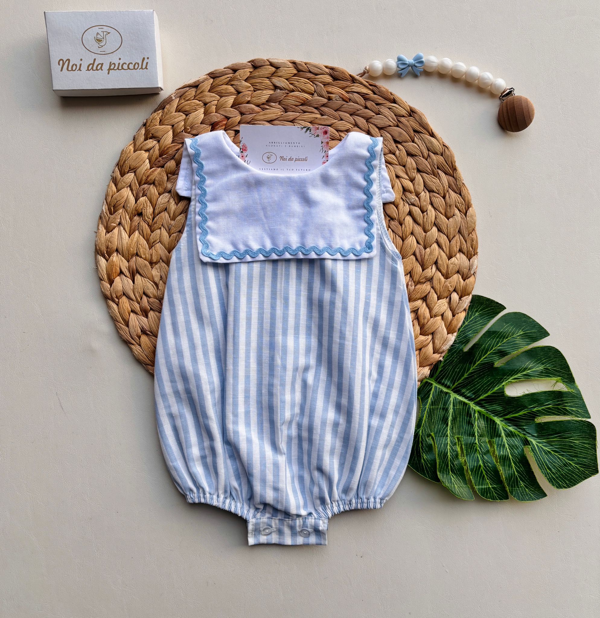 PAGLIACCETTO IN COTONE E LINO A RIGHE E COLLETTO LUNGO CON RICAMI Bianco Cielo - Noi da piccoli