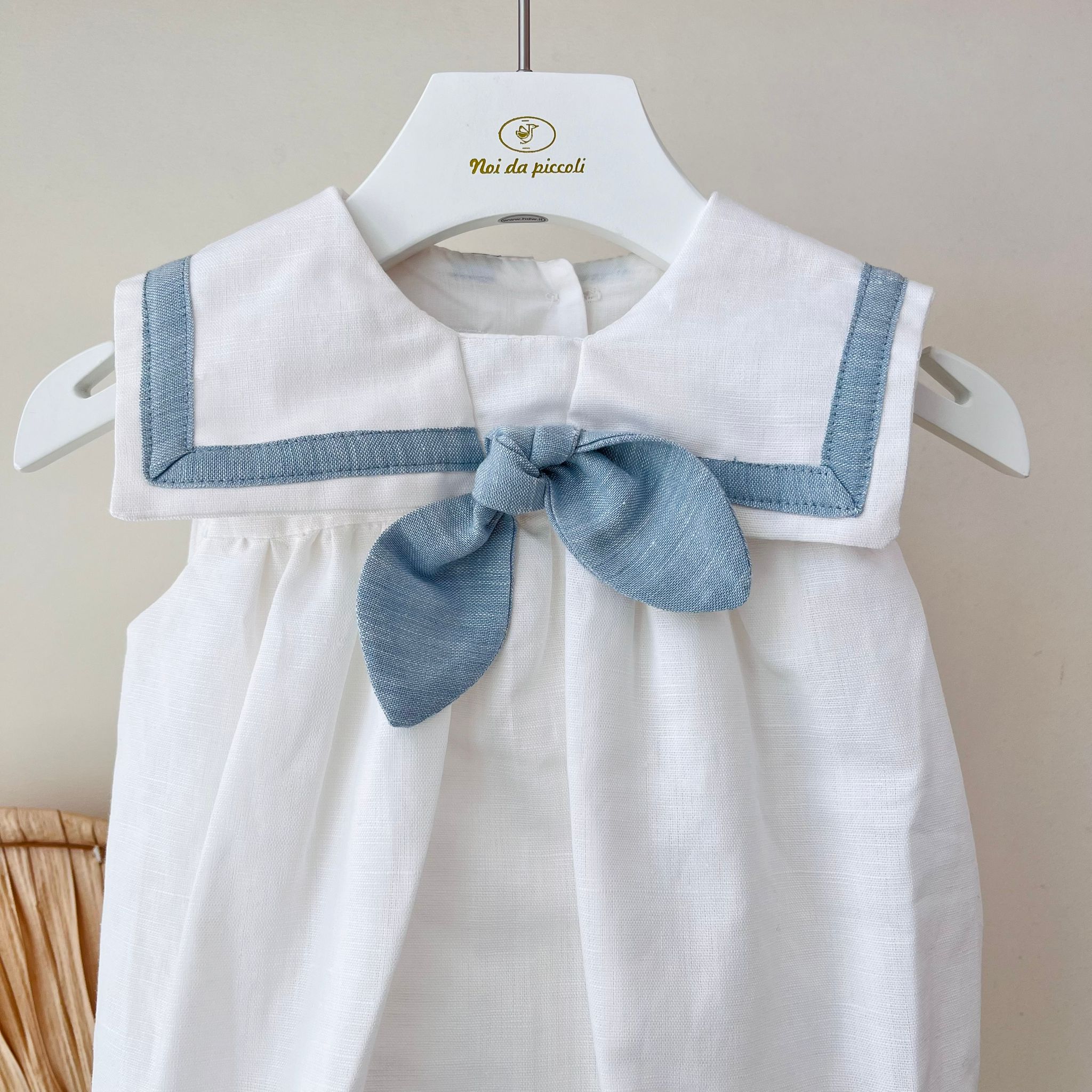 PAGLIACCETTO IN COTONE E LINO CON FIOCCHETTO BIANCO CIELO - Noi da piccoli