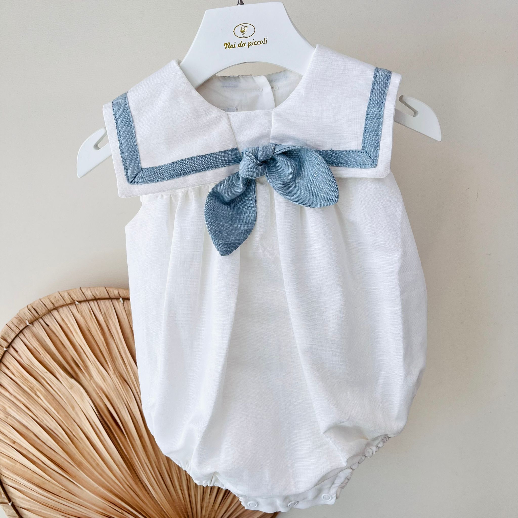 PAGLIACCETTO IN COTONE E LINO CON FIOCCHETTO BIANCO CIELO - Noi da piccoli