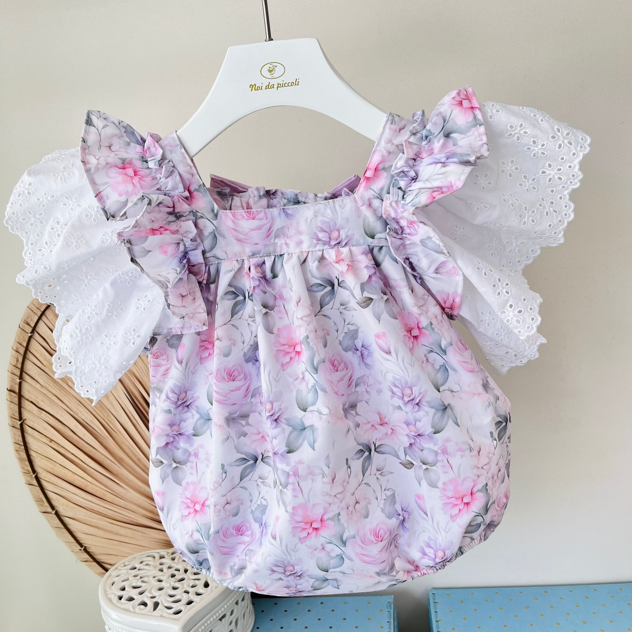 PAGLIACCETTO IN COTONE FLOREALE CON MANICHE A SBUFFO LILLA - Noi da piccoli