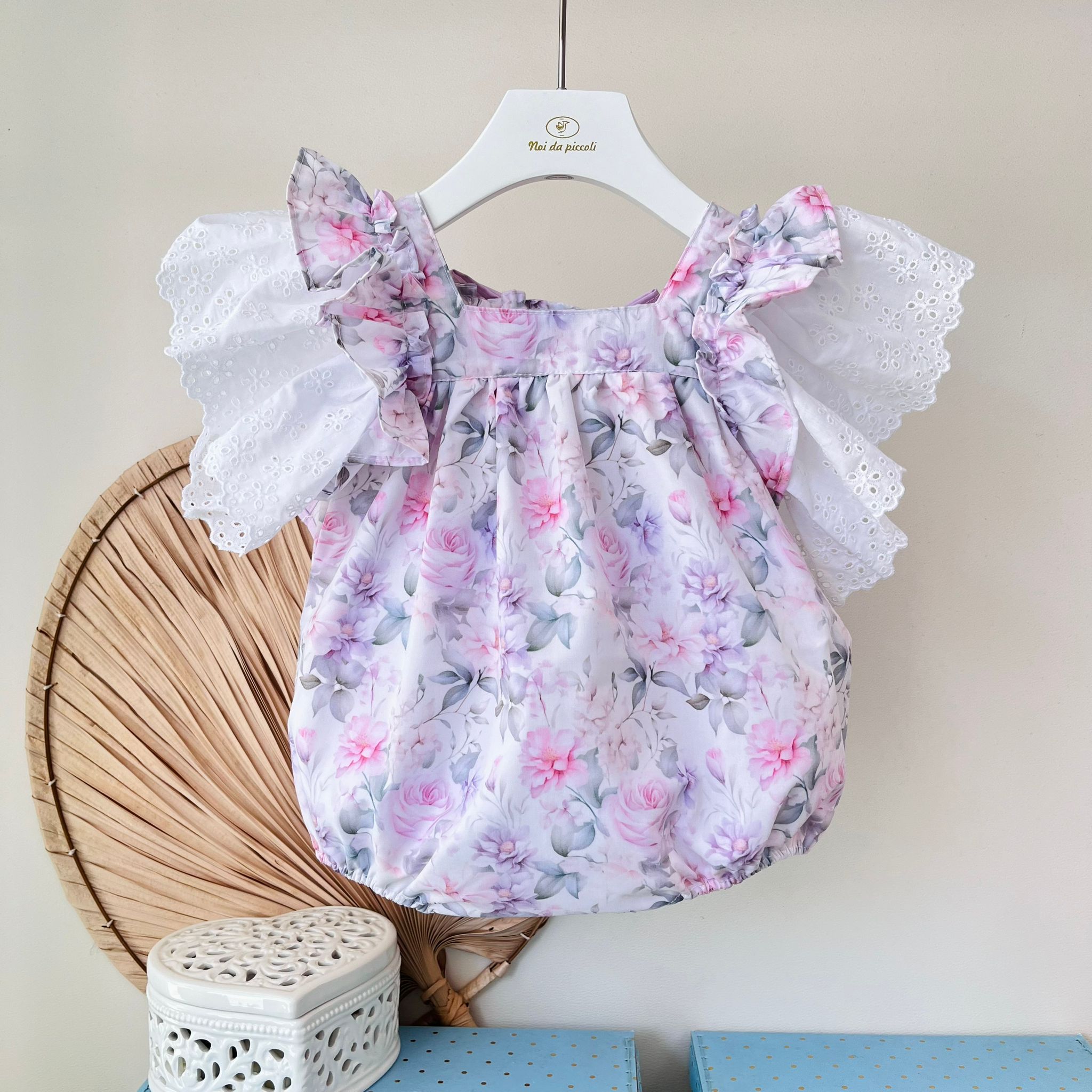 PAGLIACCETTO IN COTONE FLOREALE CON MANICHE A SBUFFO LILLA - Noi da piccoli