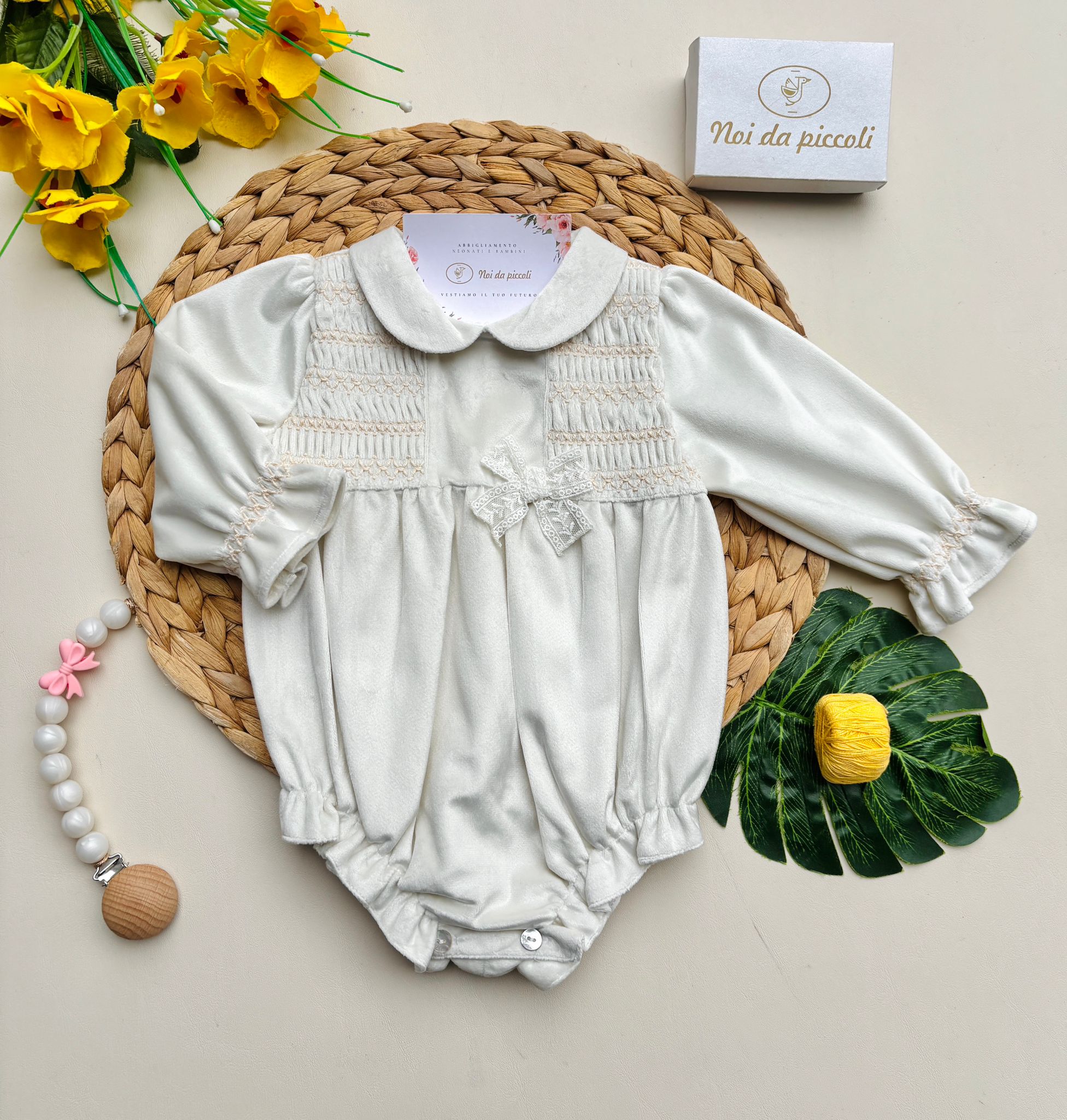 PAGLIACCETTO IN VELLUTINO CON FIOCCHETTO PANNA - Noi da piccoli