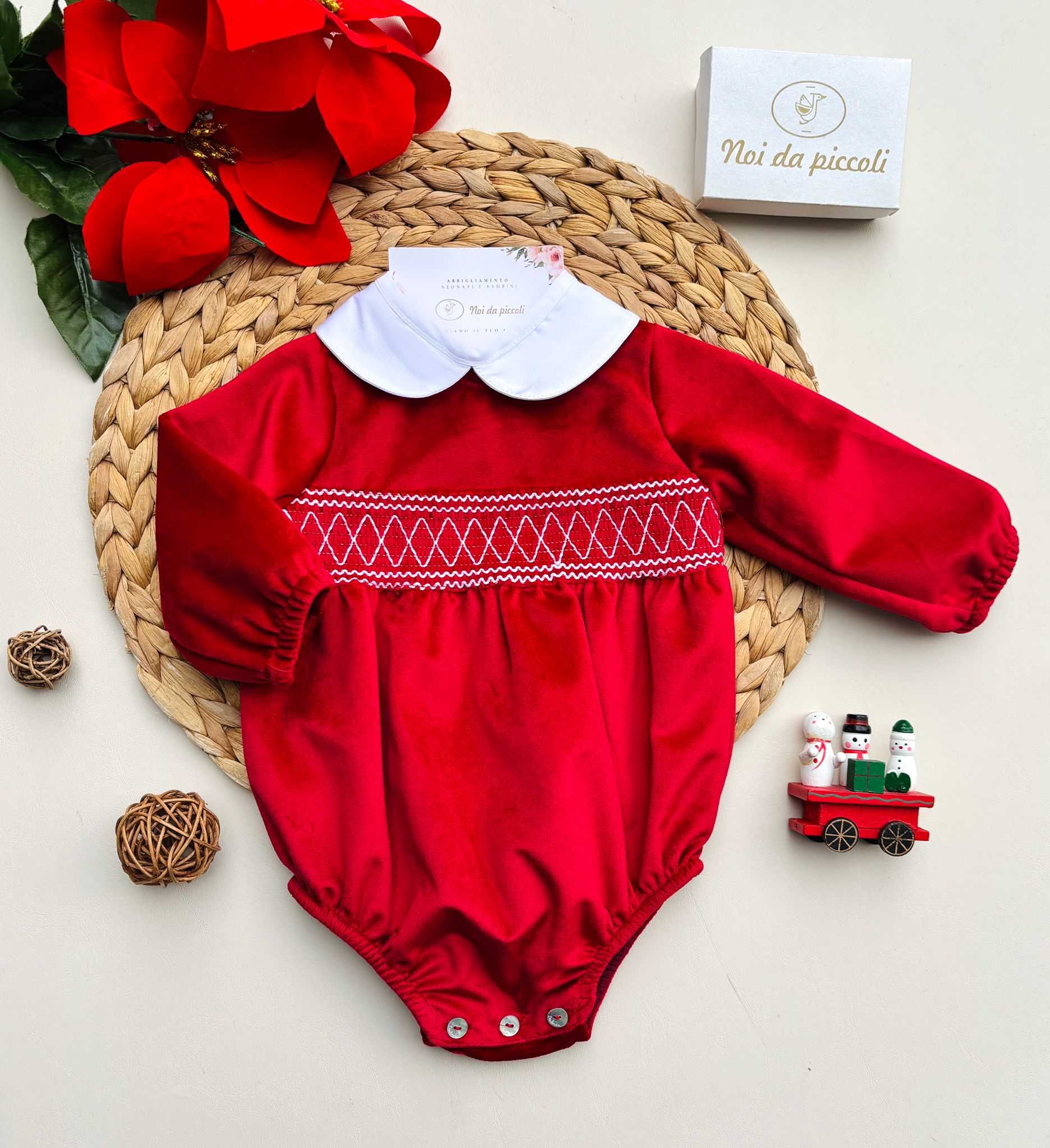 PAGLIACCETTO IN VELLUTINO CON RICAMI ROSSO - Noi da piccoli