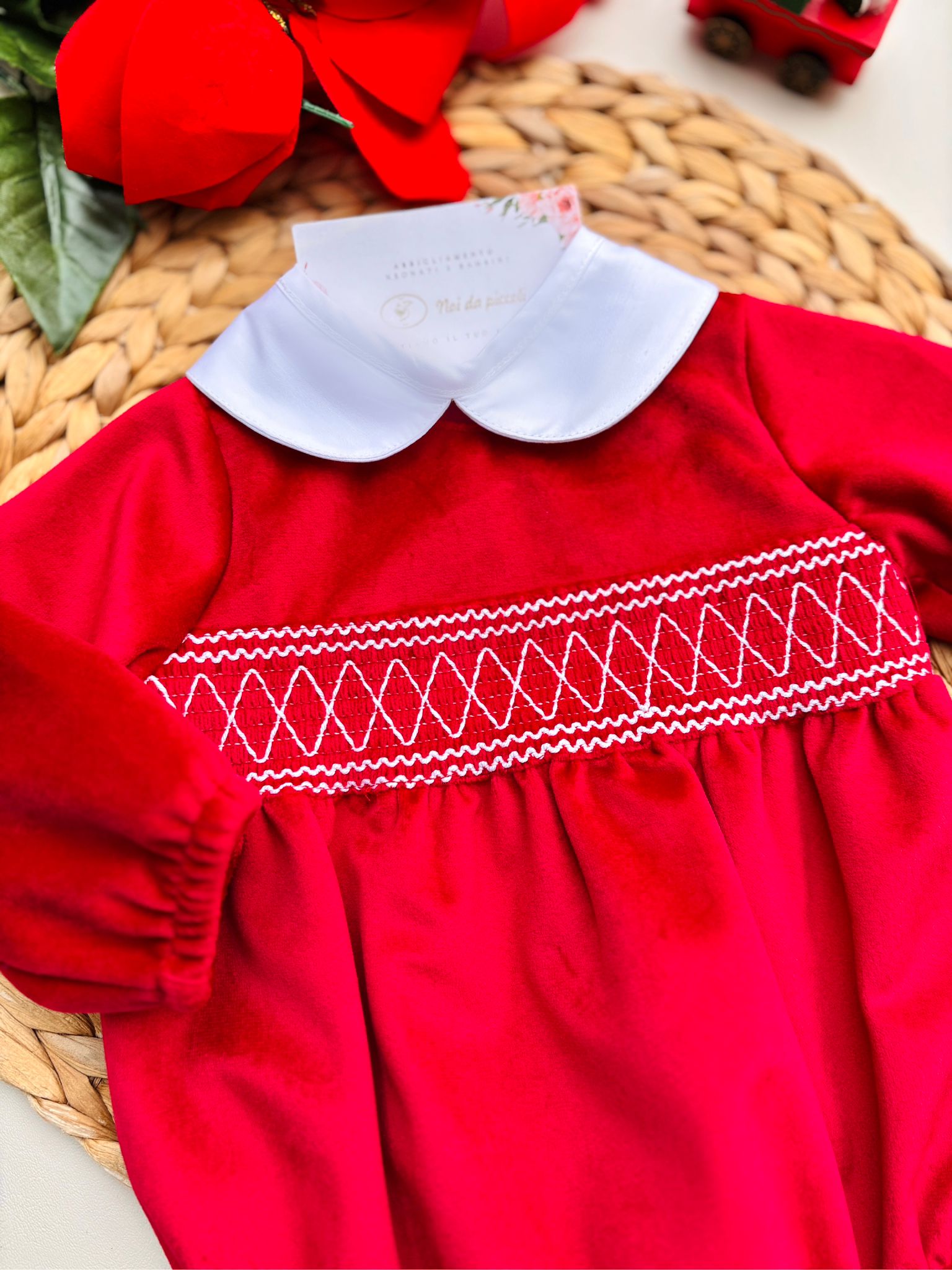 PAGLIACCETTO IN VELLUTINO CON RICAMI ROSSO - Noi da piccoli