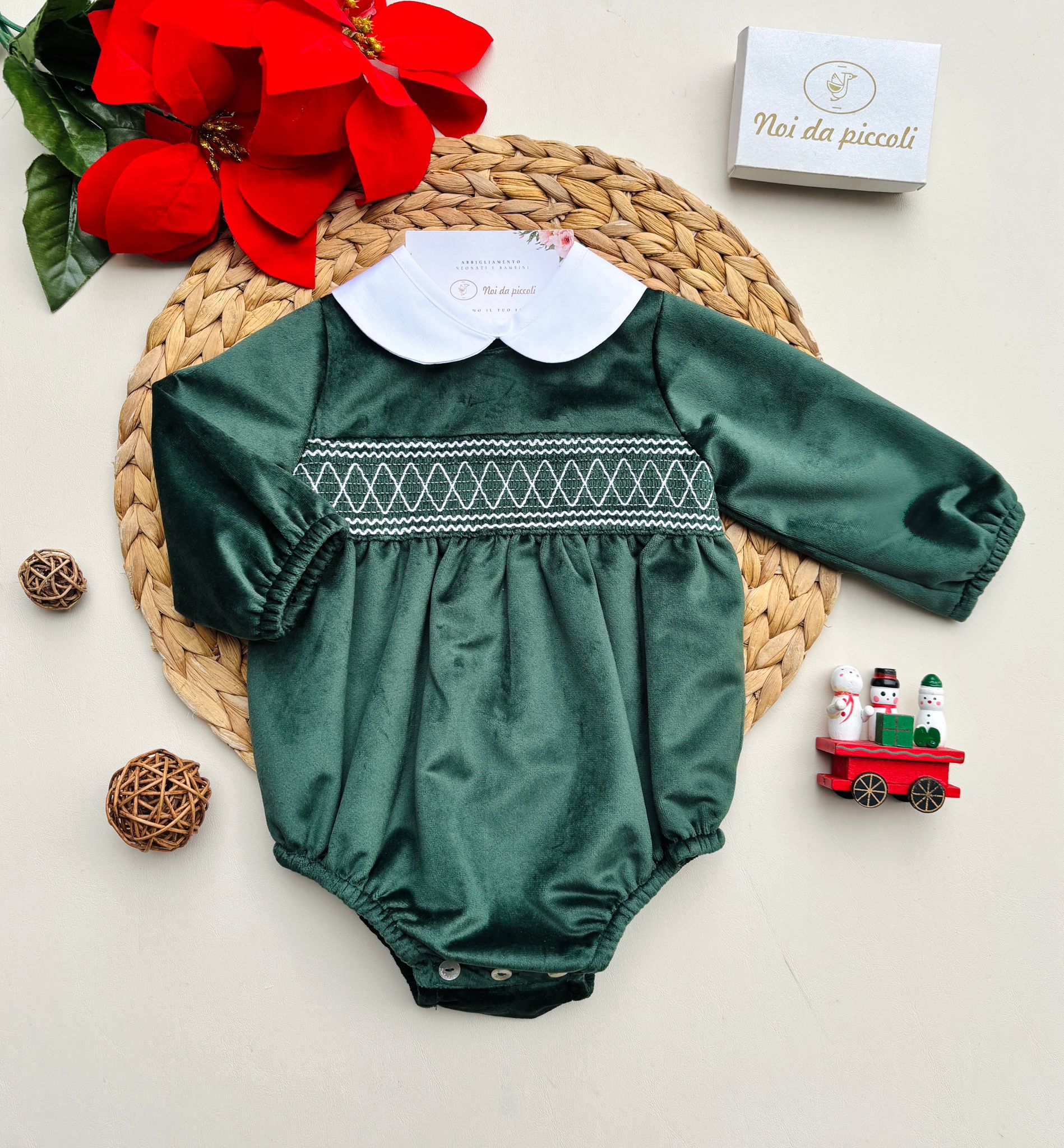 PAGLIACCETTO IN VELLUTINO CON RICAMI VERDE - Noi da piccoli