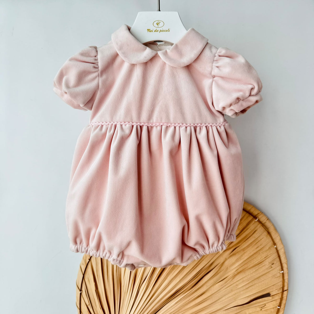 PAGLIACCETTO PAGLIACCETTO ELEGANTE CON COLLETTO ARROTANDATO ROSA - Noi da piccoli