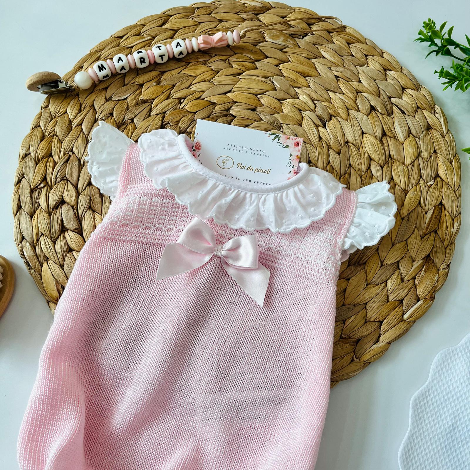 PAGLIACCETTO ROSA CON COLLETTO BIANCO E FIOCCHETTO - Noi da piccoli