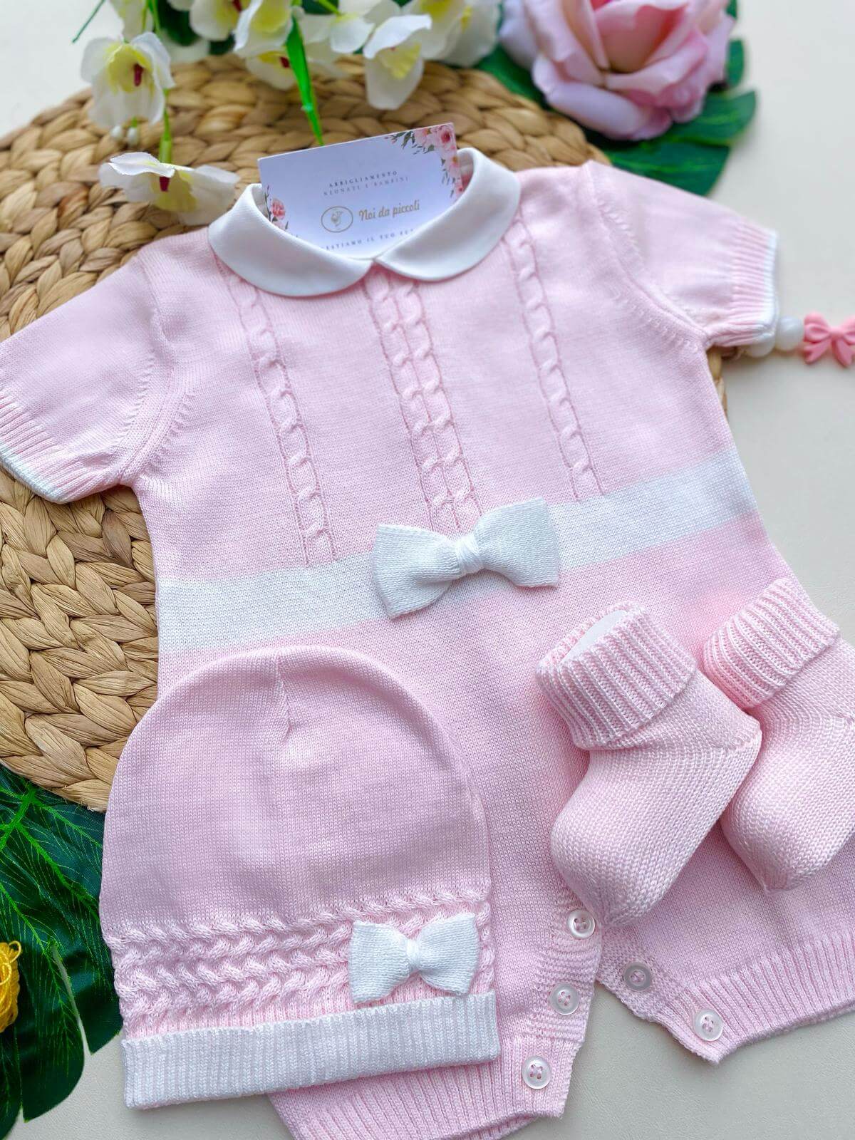 PAGLIACCETTO ROSA CON SET PARURE ROSA CON FASCIA E FIOCCHETTO BIANCO - Noi da piccoli