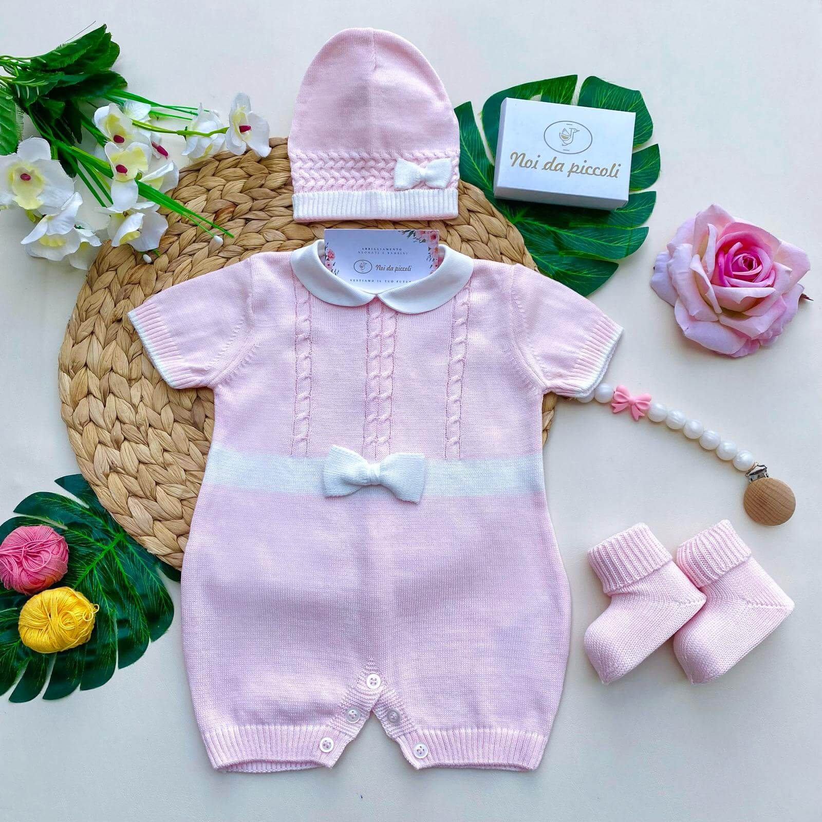 PAGLIACCETTO ROSA CON SET PARURE ROSA CON FASCIA E FIOCCHETTO BIANCO - Noi da piccoli