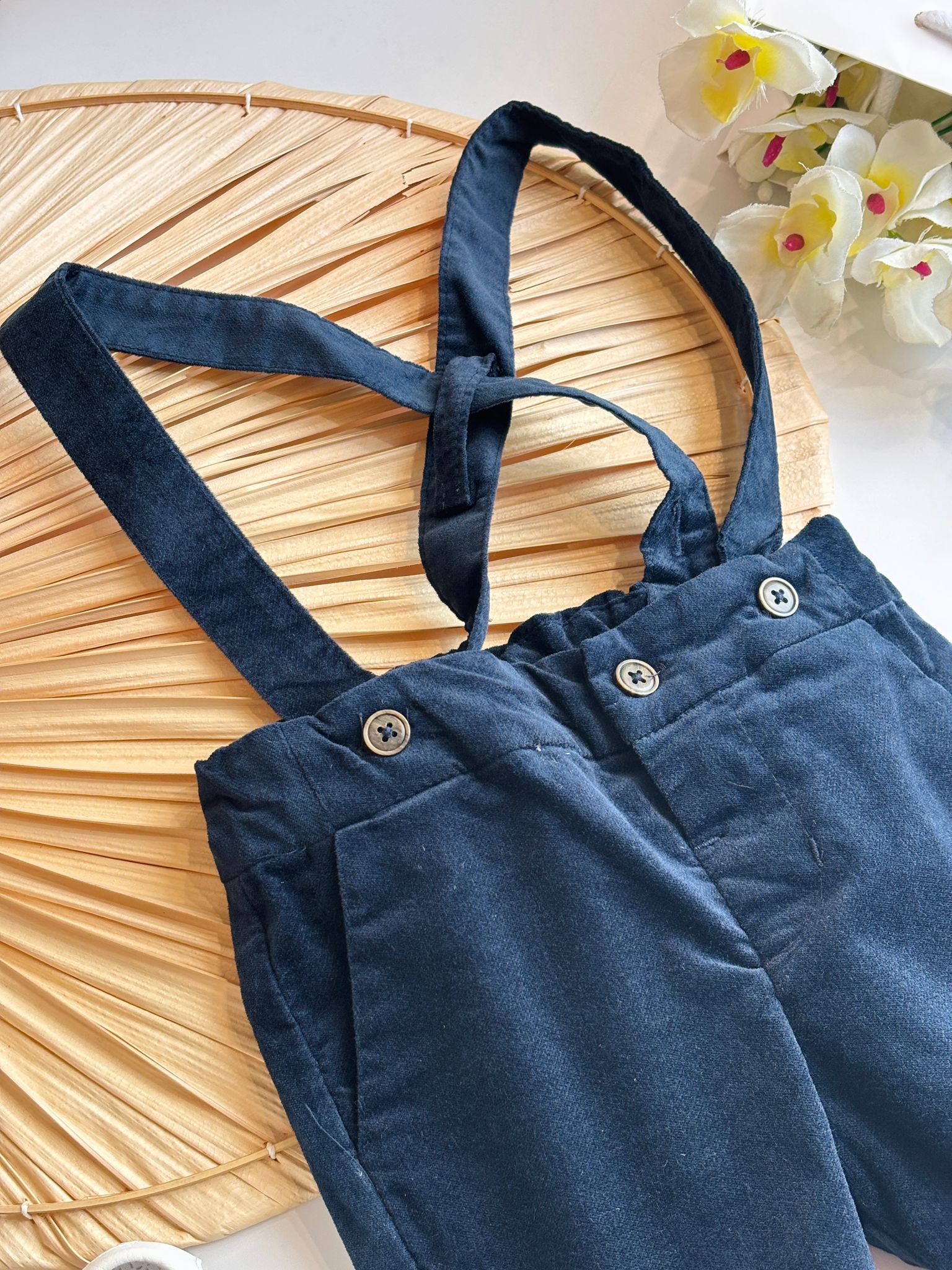 PANTALONE CON BRETELLE IN VELLUTO BLU NOTTE - Noi da piccoli