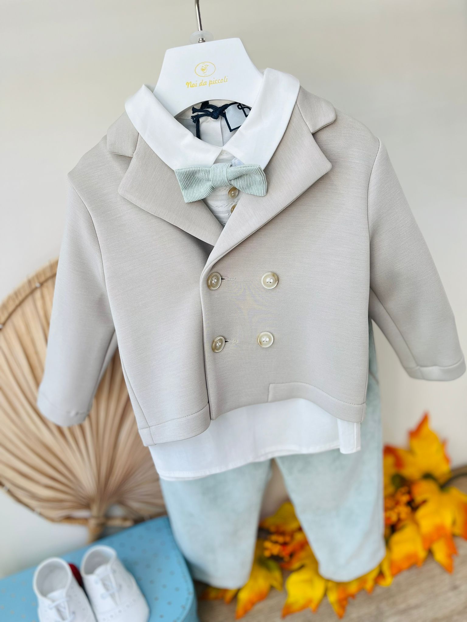 PANTALONE CON CAMICIA E GIACCA A DOPPIO PETTO CON PAPILLON ABBINATO VERDE E BEIGE - Noi da piccoli