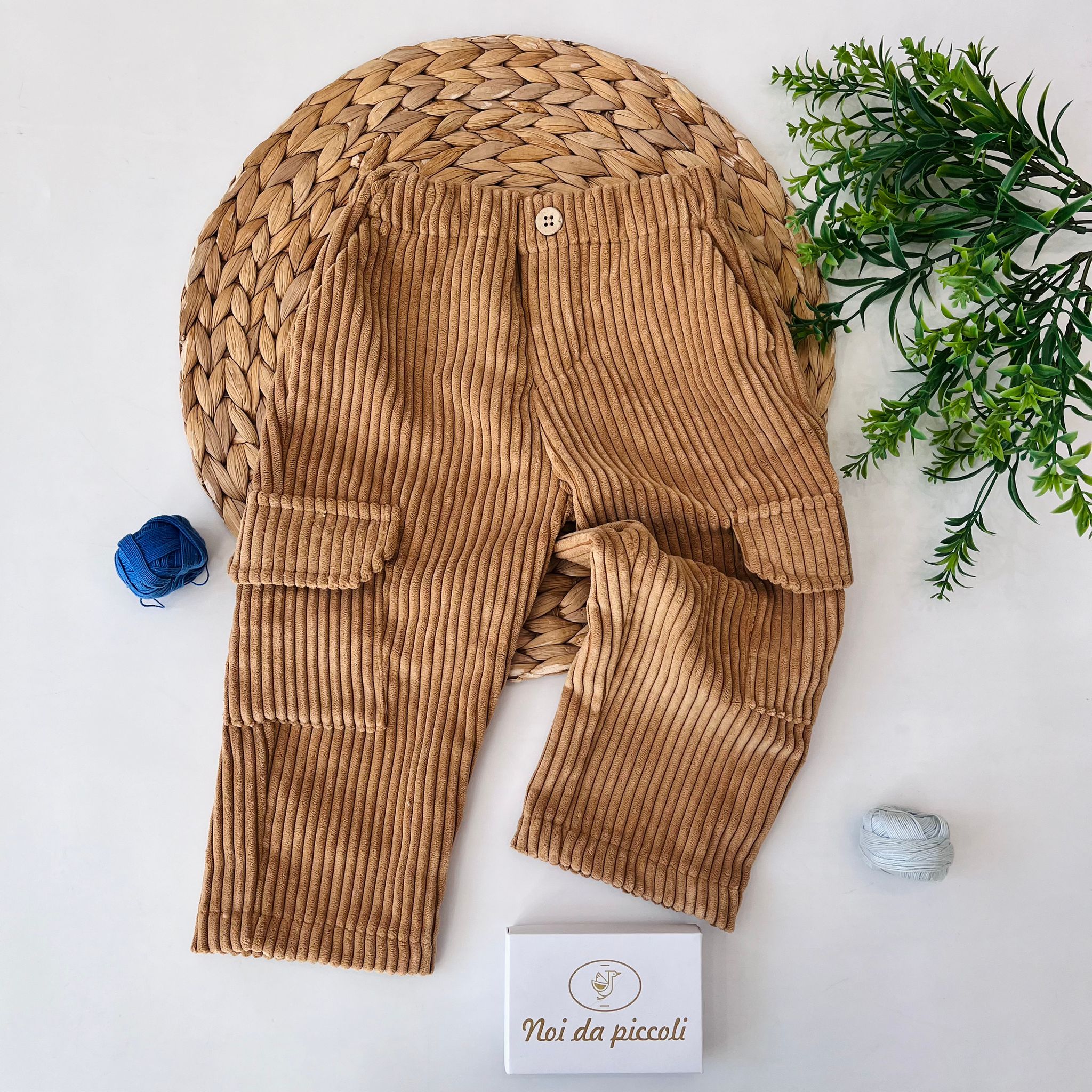 PANTALONE IN VELLUTINO A COSTINE MODELLO CARGO SABBIA - Noi da piccoli