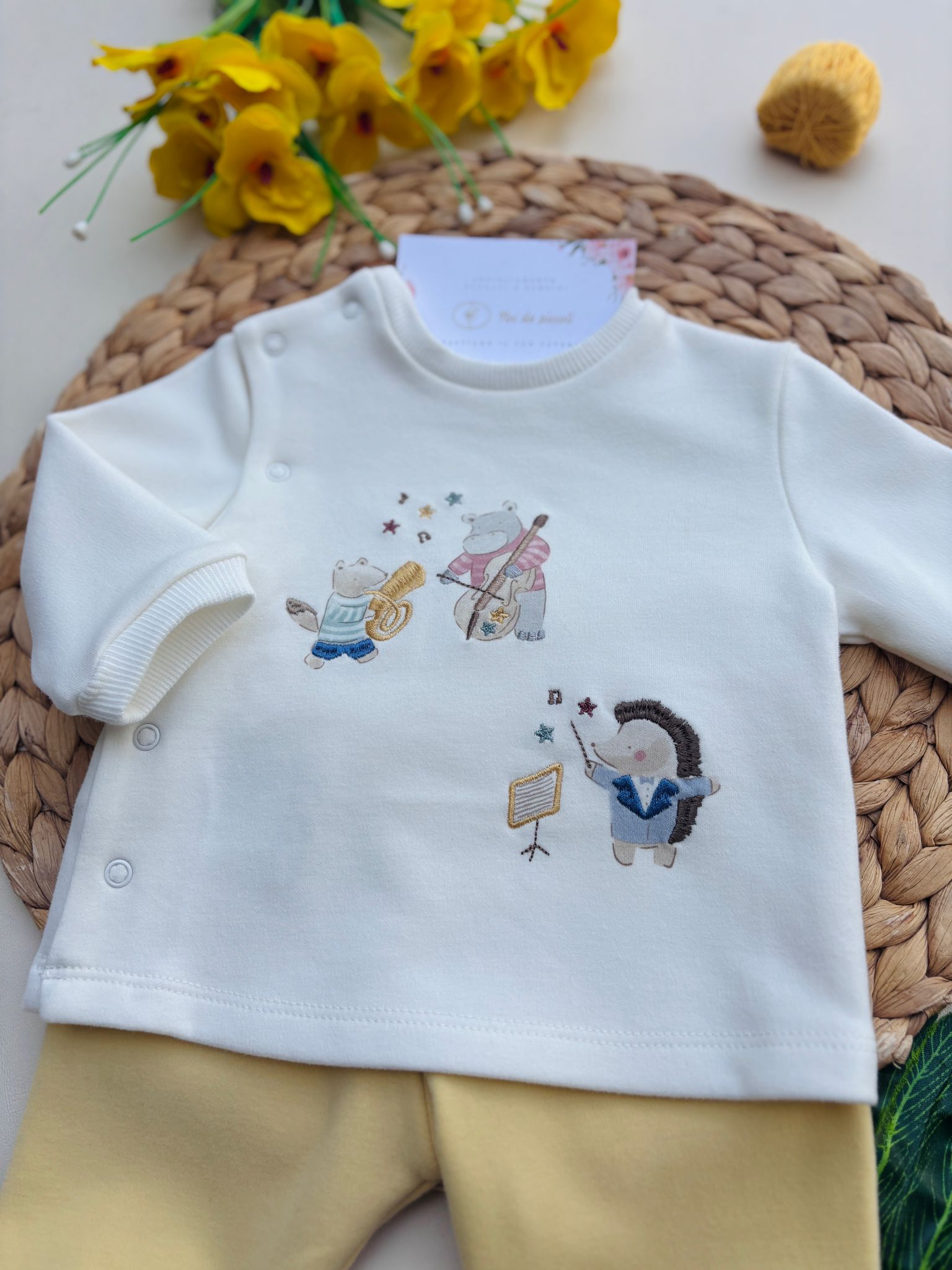 COMPLETO 2 PZ IN CALDO COTONE CON DISEGNINI BIANCO GIALLO