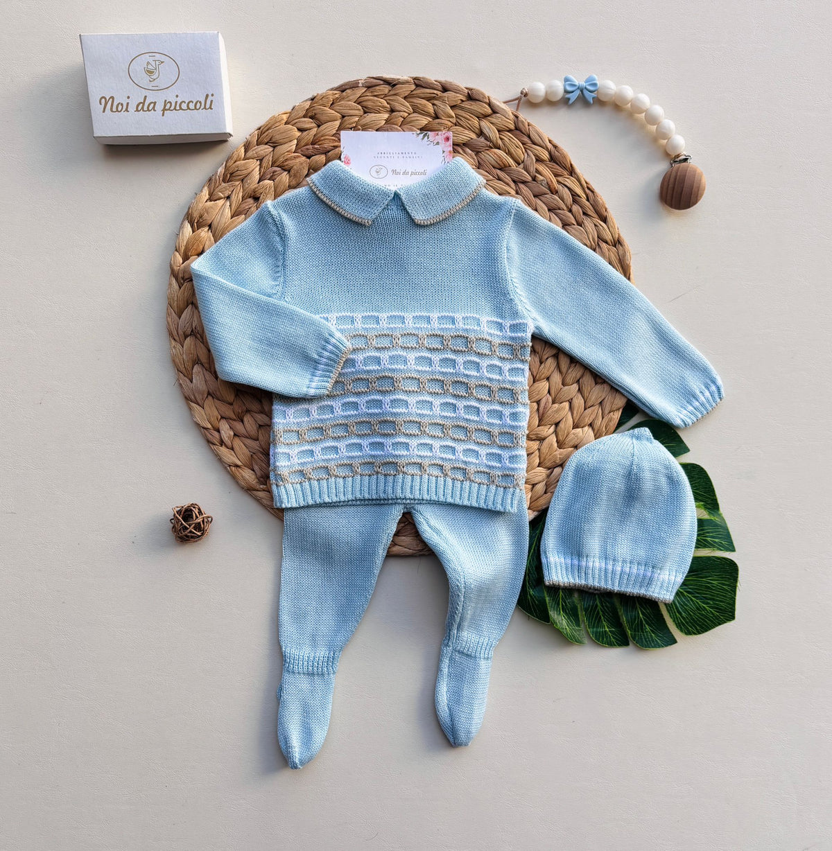 COMPLETO 3 PZ IN COTONE E ACRILICO CON RICAMI BEIGE E BIANCO CIELO