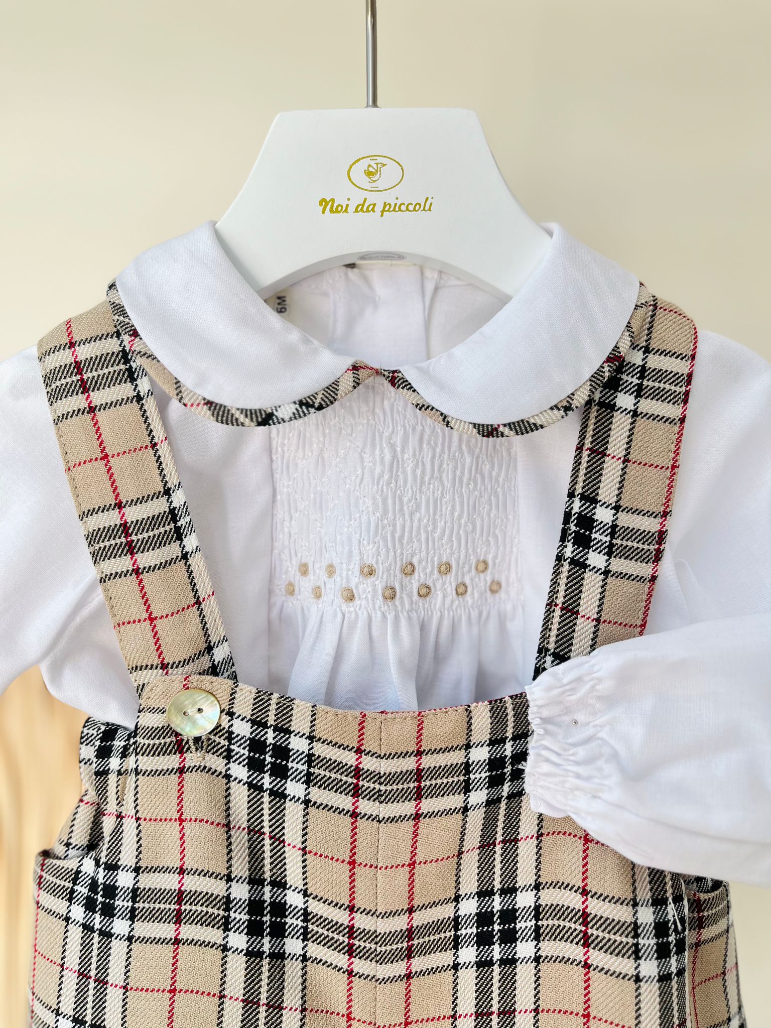 SALOPETTE A QUADRONI CON CAMICIA BIANCO BEIGE - Noi da piccoli