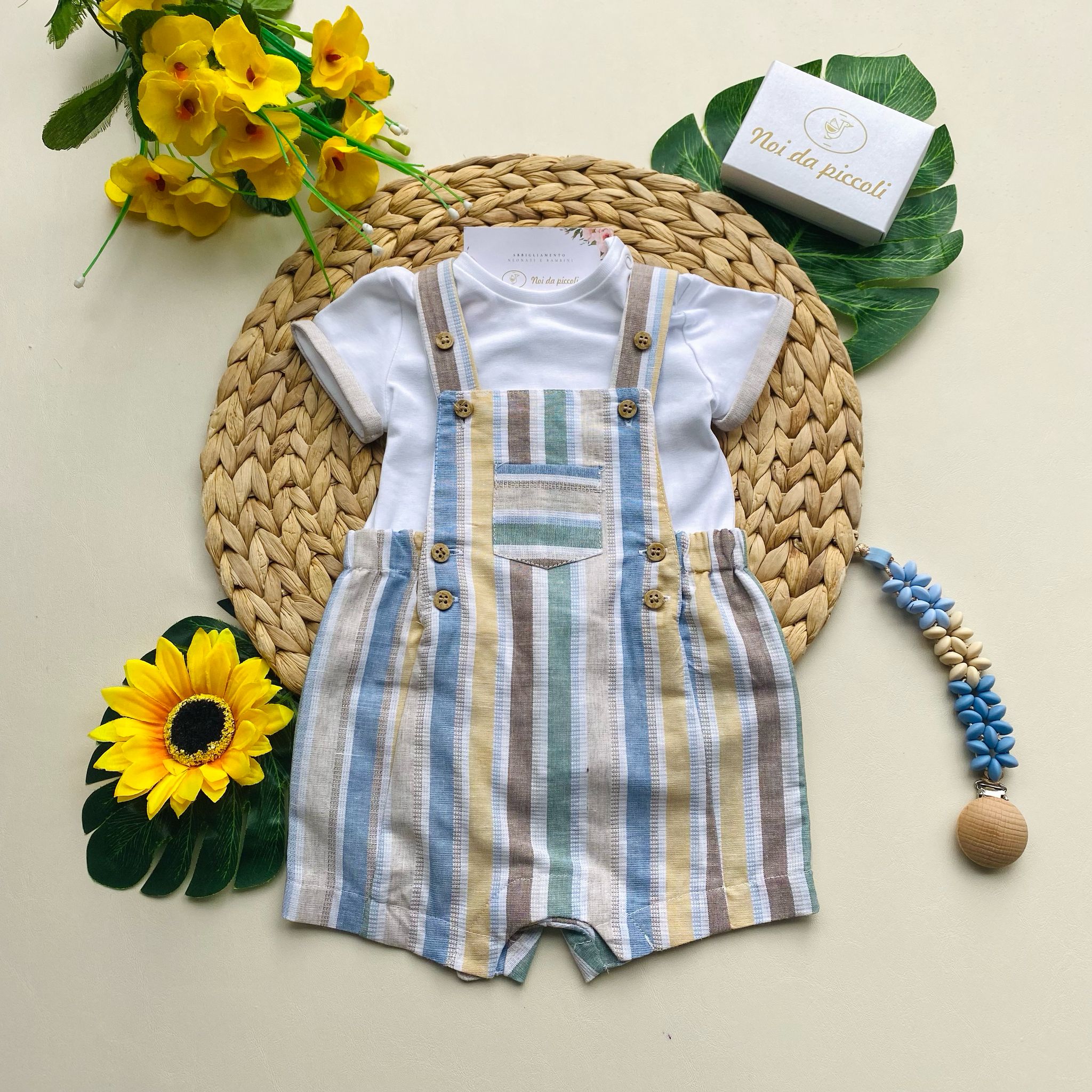 SALOPETTE COLORATA A RIGHE CON MAGLIETTINA BIANCA - Noi da piccoli