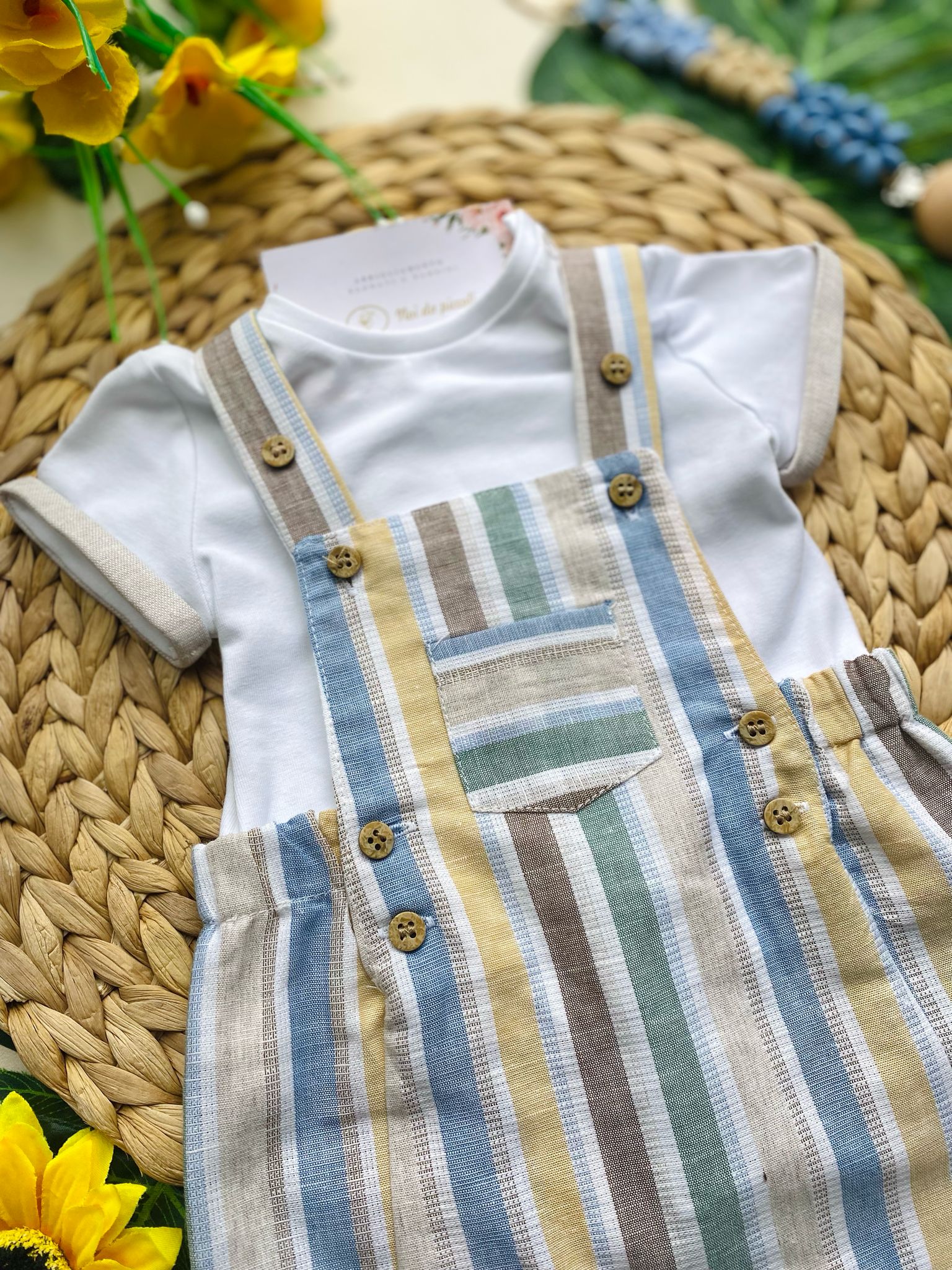 SALOPETTE COLORATA A RIGHE CON MAGLIETTINA BIANCA - Noi da piccoli