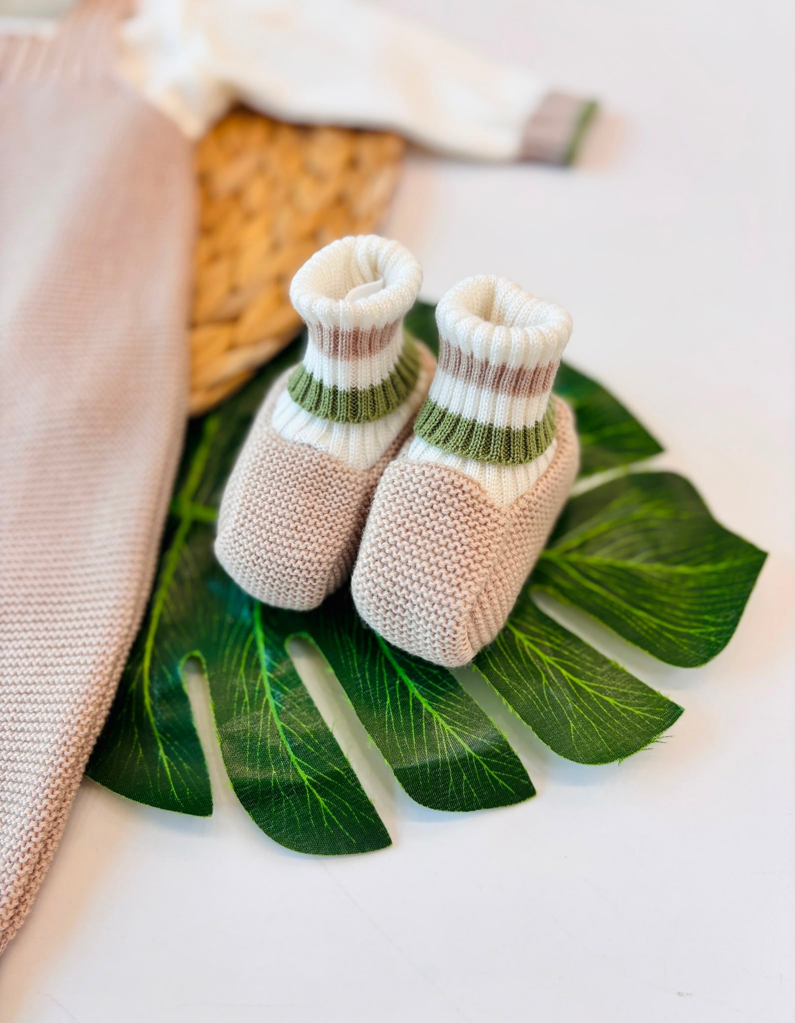 SALOPETTE CON BABBUCCE 100% LANA BEIGE - Noi da piccoli