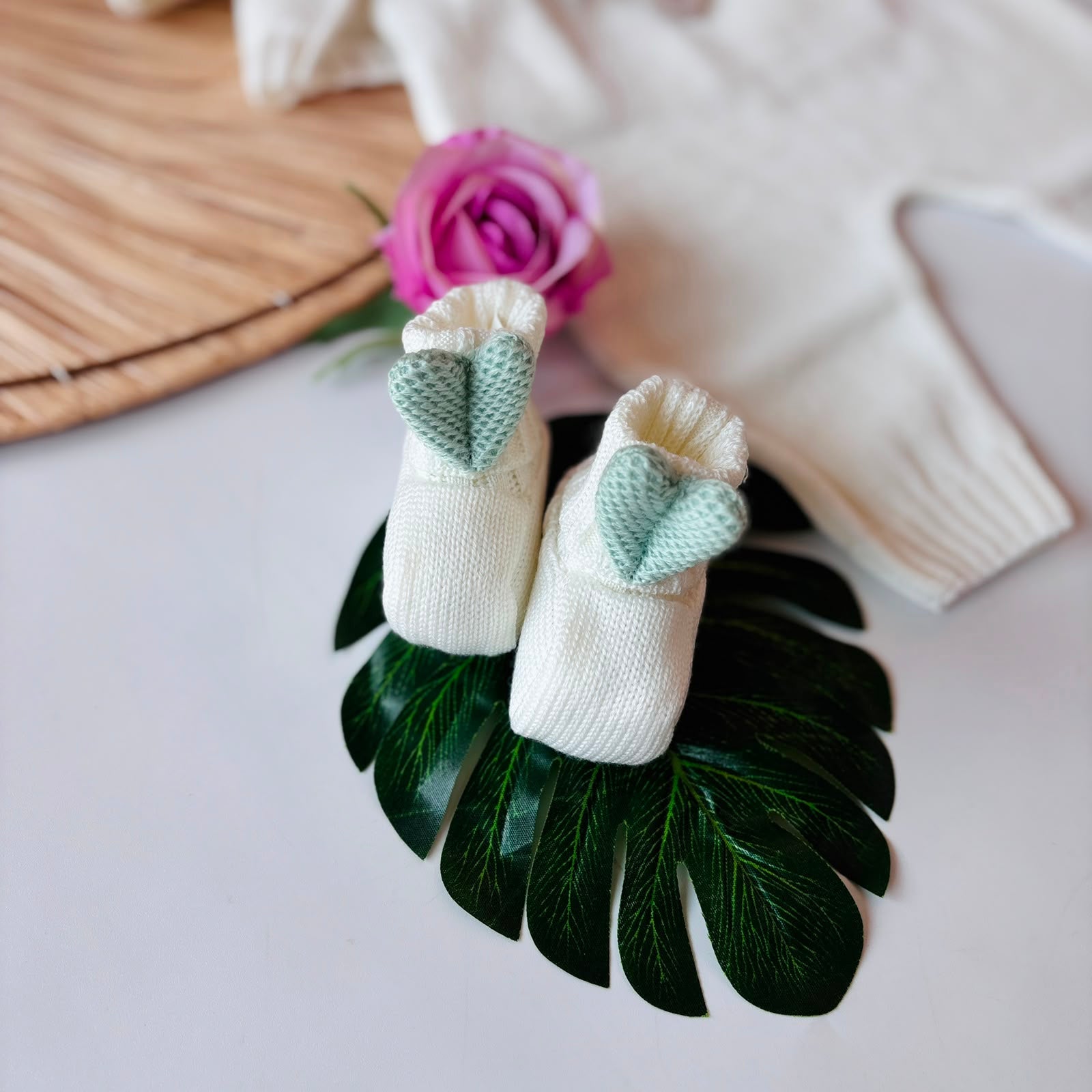 SALOPETTE CON BABBUCCE 100% LANA PANNA E SALVIA ARCO DI FIORI - Noi da piccoli