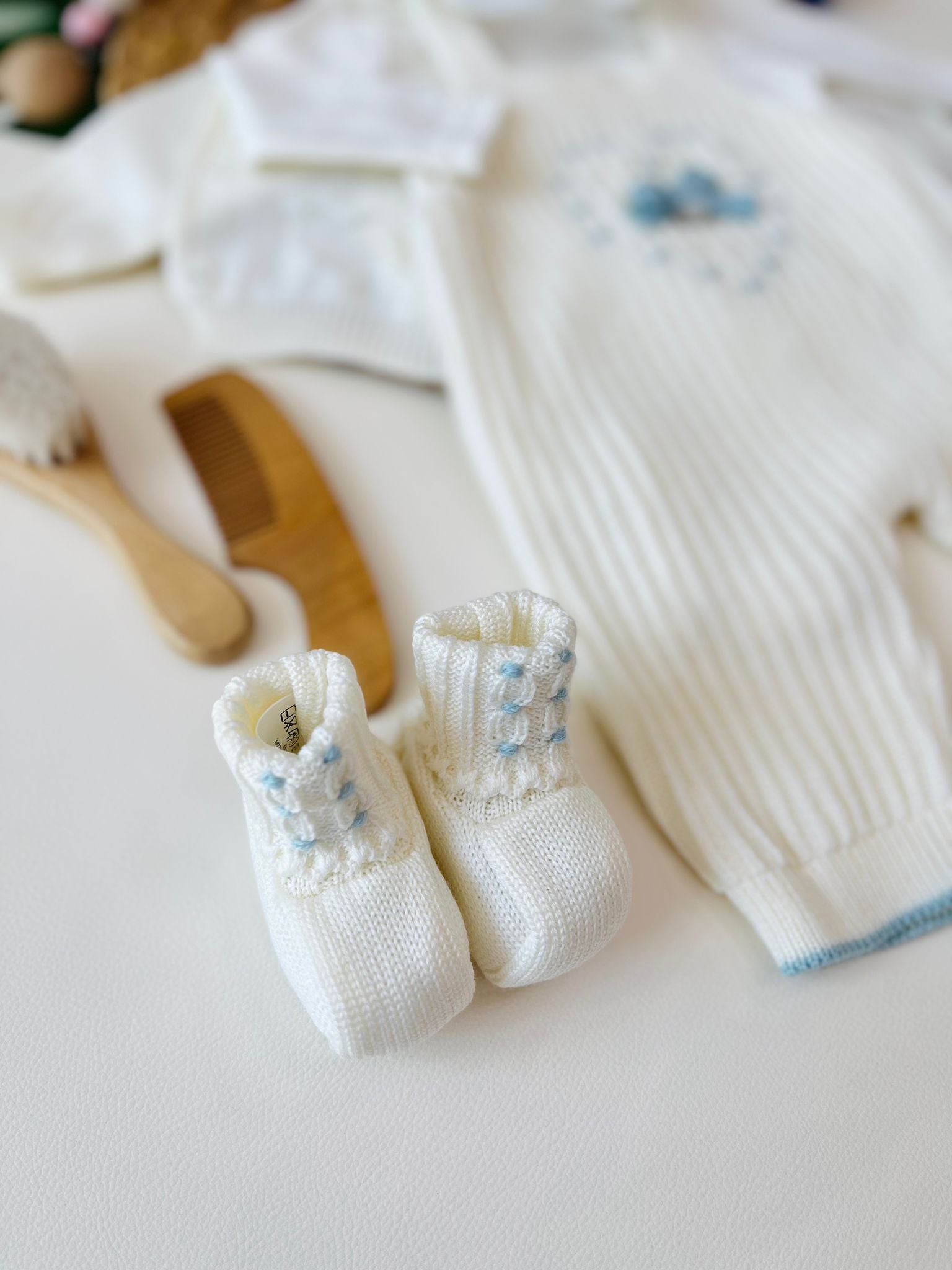 SALOPETTE CON BABBUCCE 100% LANA VANIGLIA ACQUA MARINA - Noi da piccoli